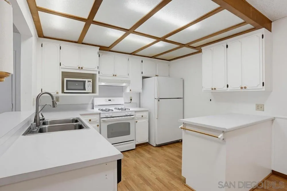 https://cdn.realtyfeed.com/cdn/127/260014207/c7f29af5a3364aa1c21ea7b70c03a0a1.webp
