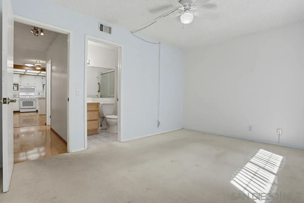 https://cdn.realtyfeed.com/cdn/127/260014207/f7a342c4c11d9d31cc8c54d3d7cc0734.webp