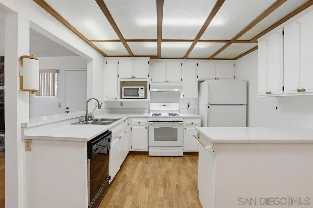 https://cdn.realtyfeed.com/cdn/127/260014207/fb9ca58356d852ed218eeaf31a3f55b9.webp