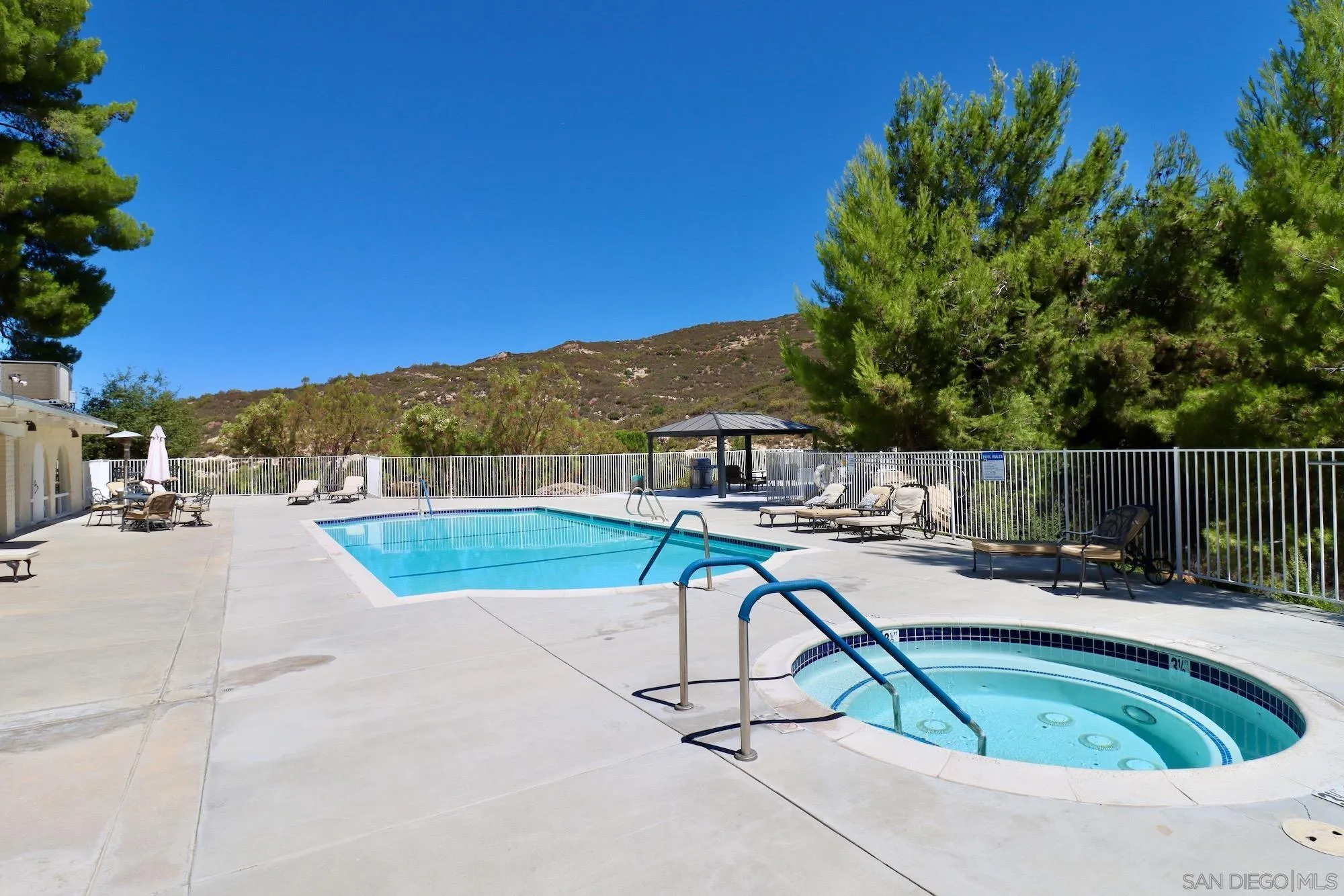 https://cdn.realtyfeed.com/cdn/127/260014210/2e5b57a0577177819837d21ebe84d647.webp