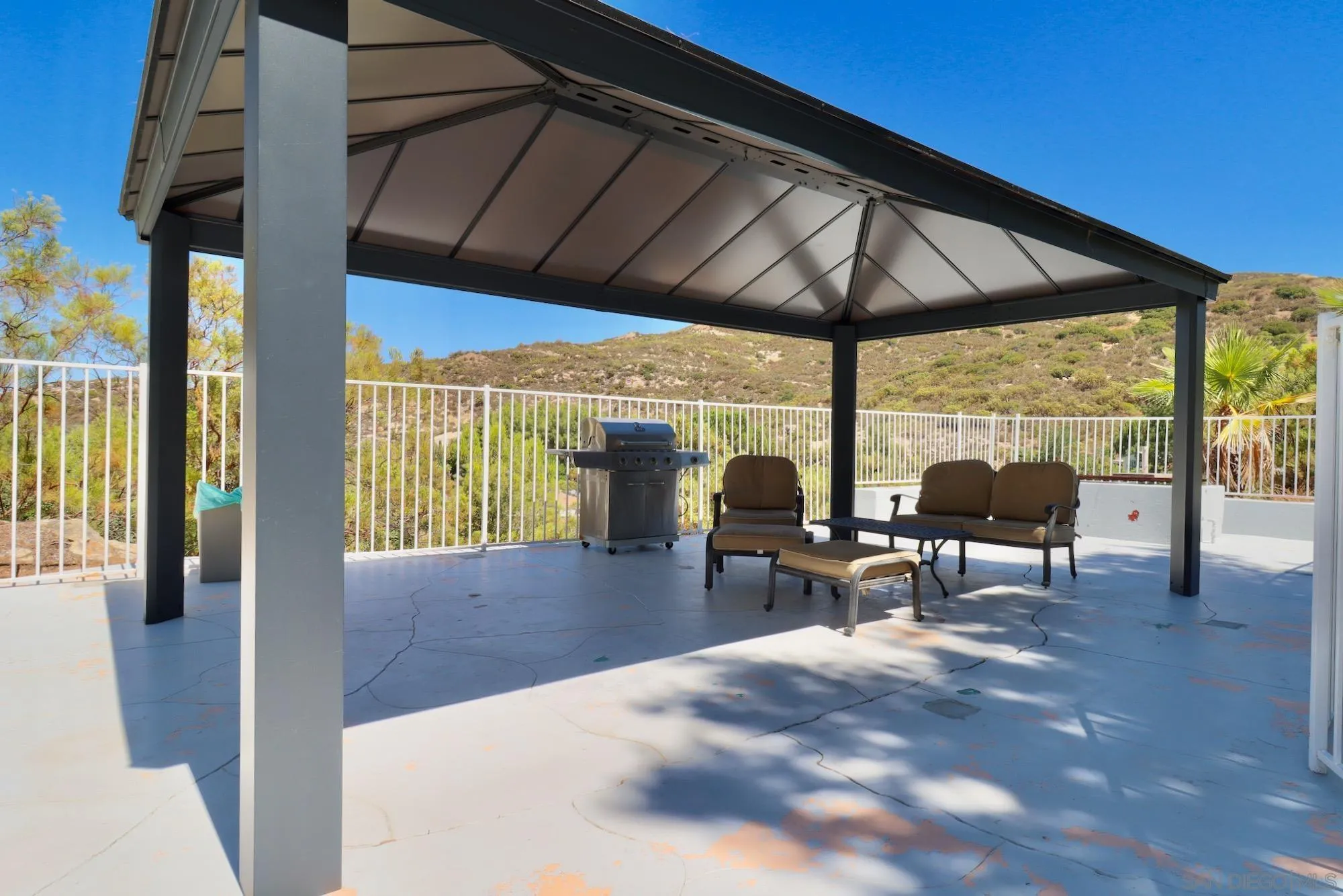 https://cdn.realtyfeed.com/cdn/127/260014210/40d8d407f6de36eccf536542e3bf6ba5.webp