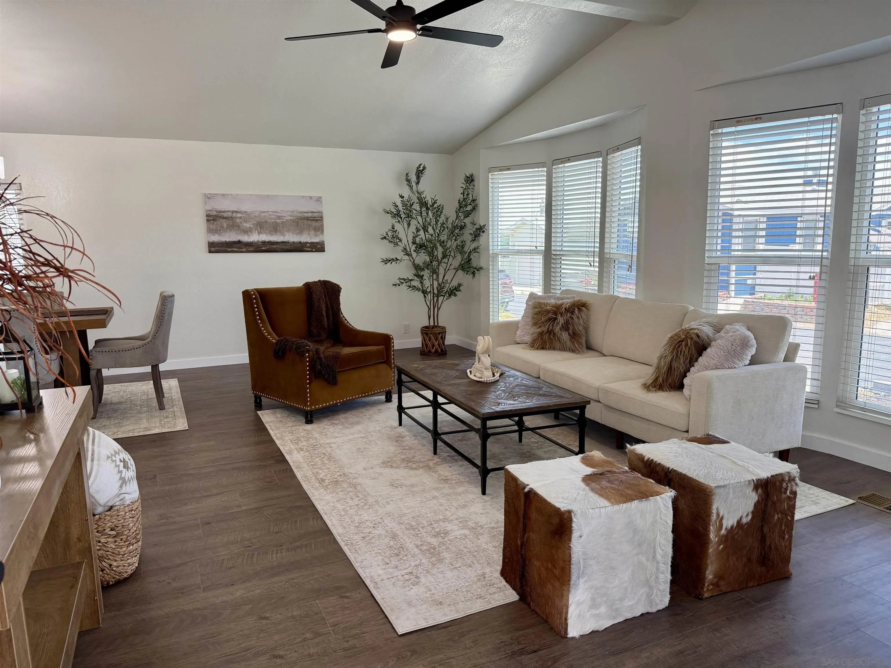 https://cdn.realtyfeed.com/cdn/127/260014210/42af5faef12a2a925486067cf0afc0ee.webp