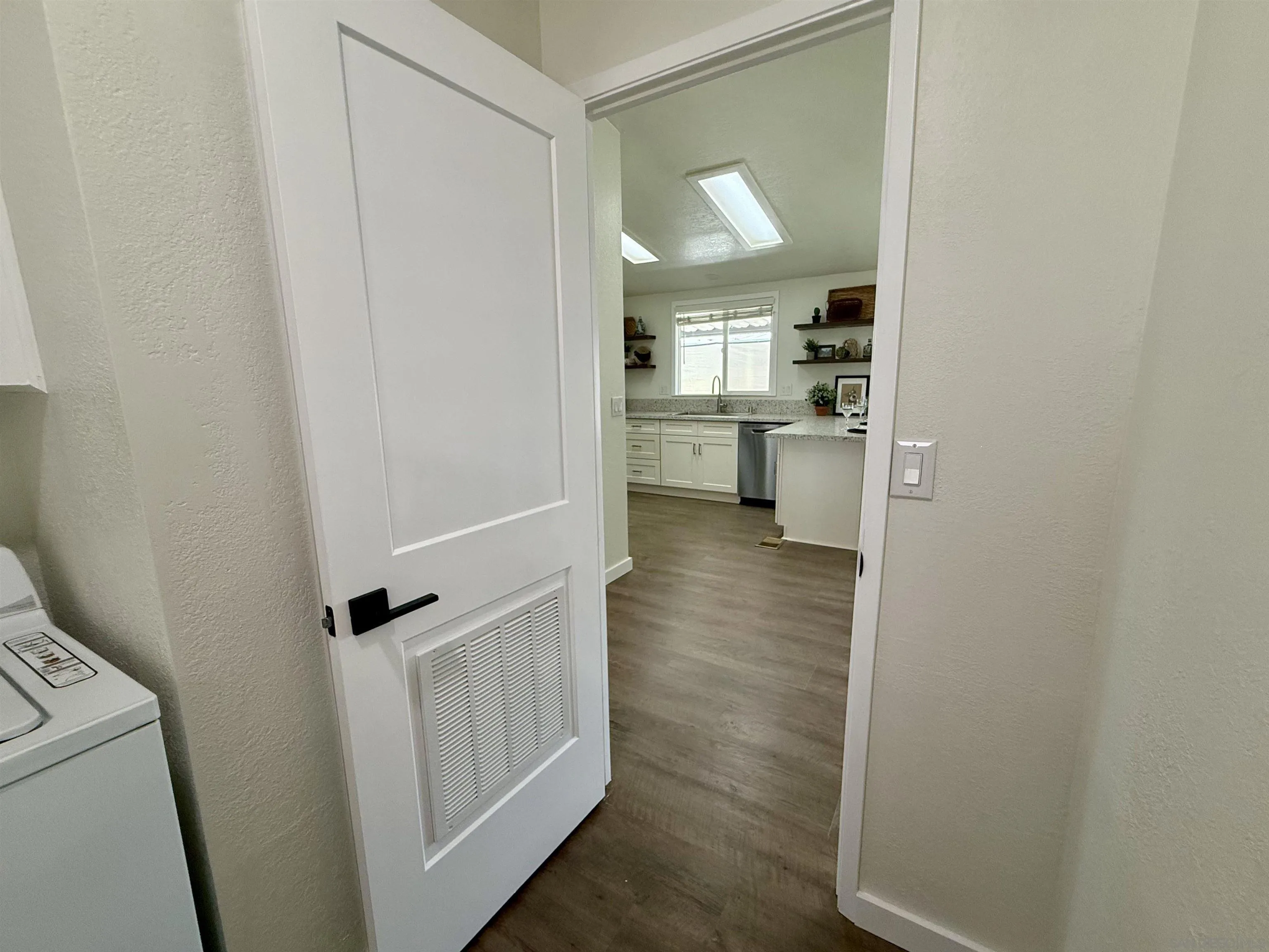https://cdn.realtyfeed.com/cdn/127/260014210/905ceff80d3fa51bef663ea0b7a4ea41.webp