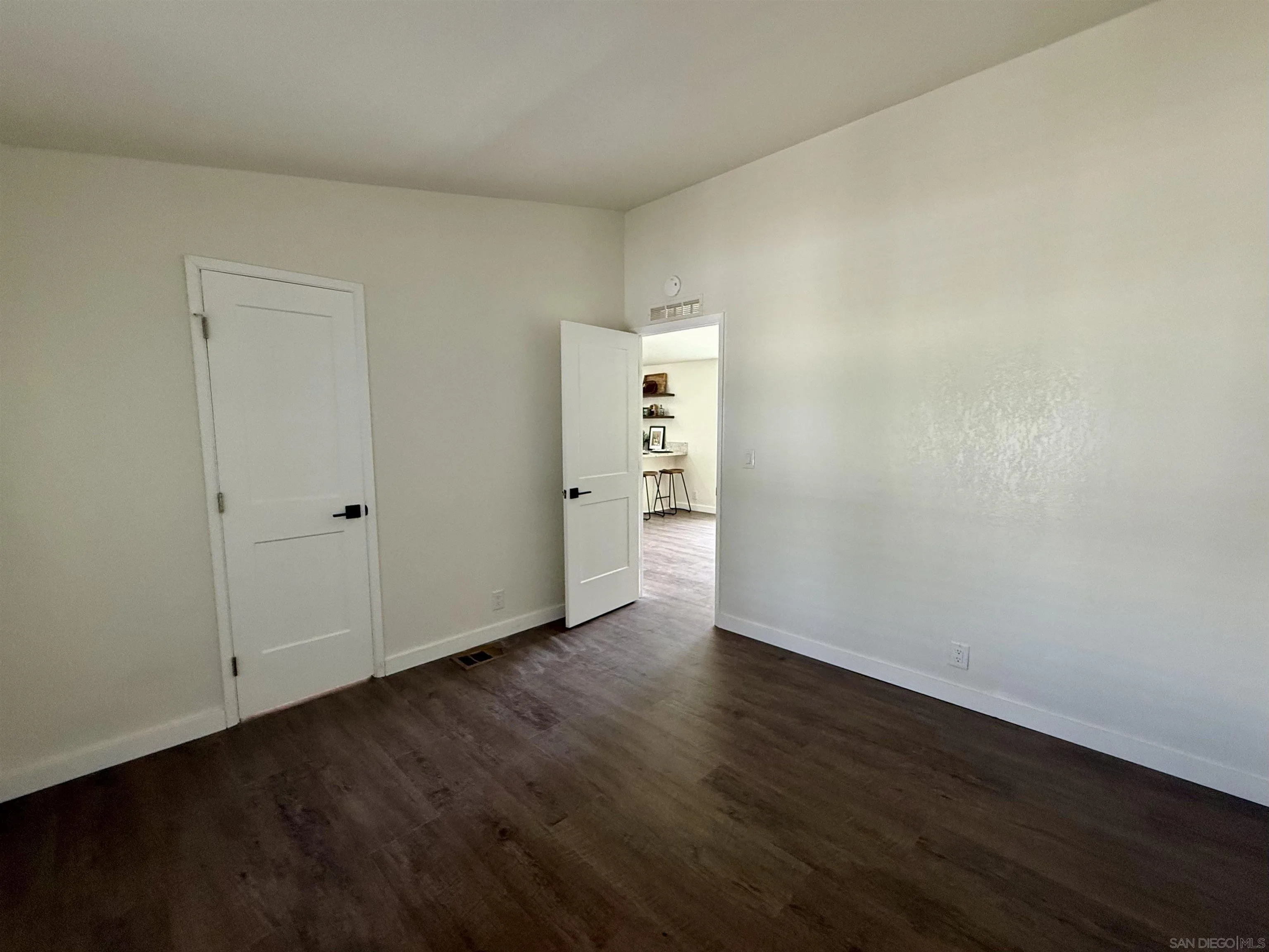 https://cdn.realtyfeed.com/cdn/127/260014210/b221ae2b4ab78dcbcdcb59ba43c8c12b.webp