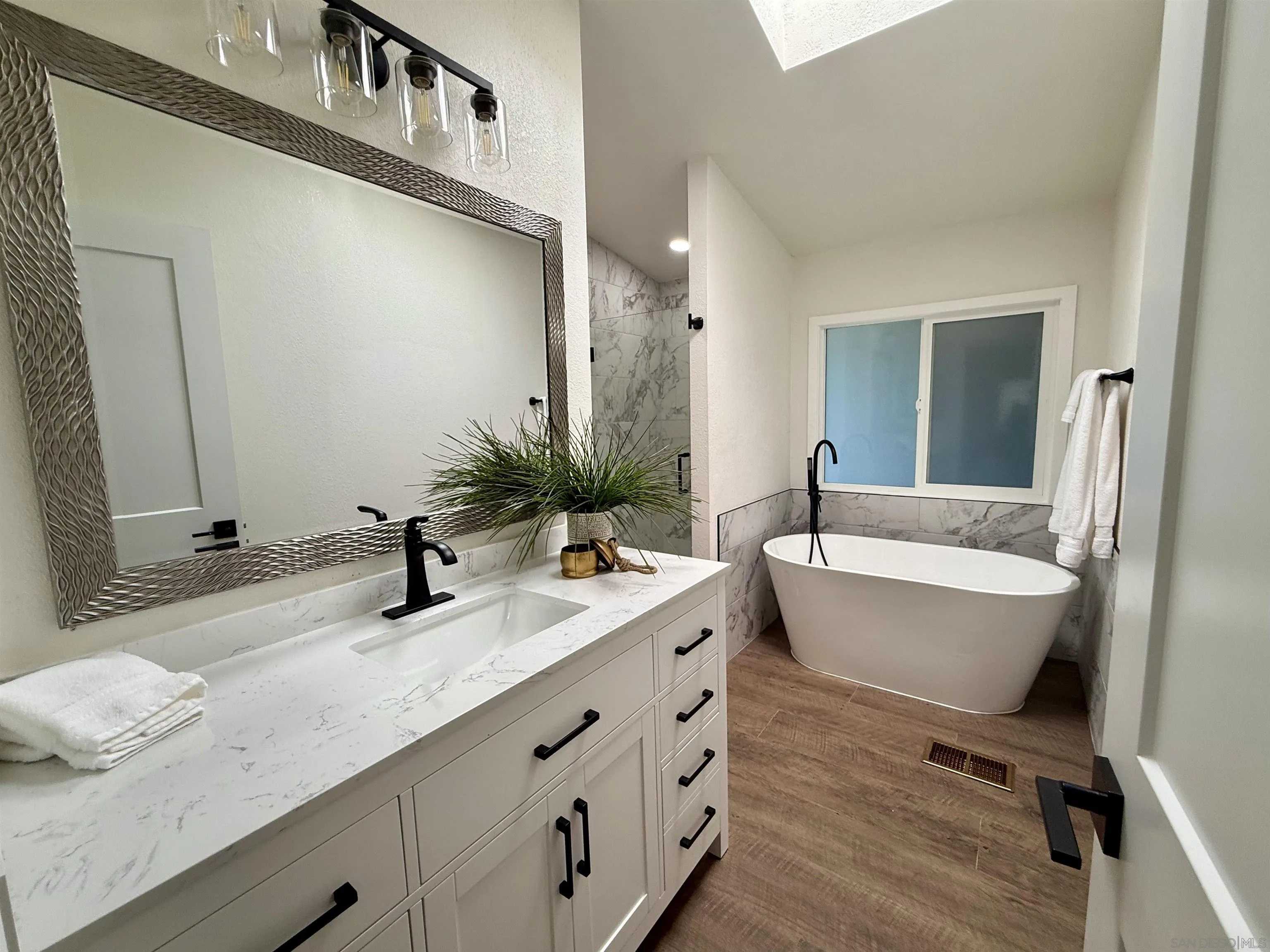 https://cdn.realtyfeed.com/cdn/127/260014210/b31dcbadfc88a7ba25c7ae46dbee0720.webp