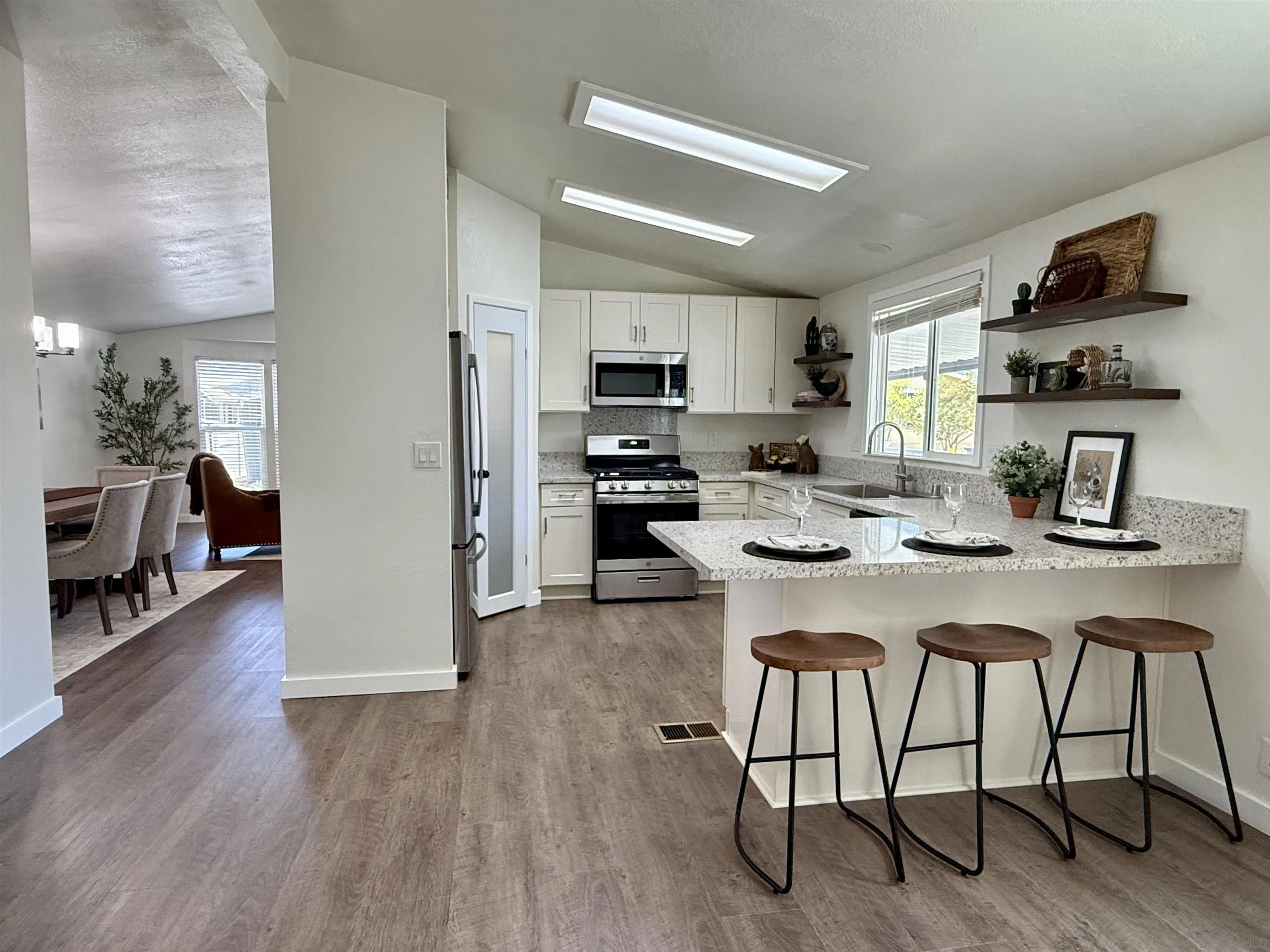 https://cdn.realtyfeed.com/cdn/127/260014210/be154a08af8bb3952e7c00713b61c8c9.webp