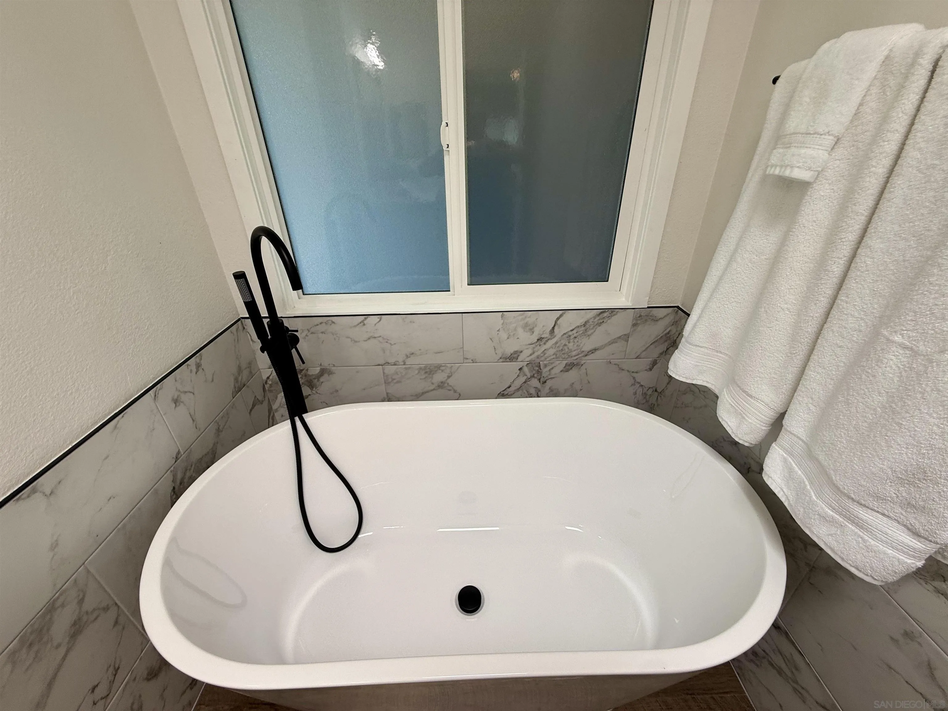 https://cdn.realtyfeed.com/cdn/127/260014210/e0ec92e2dc34208b7f4627ff0f69c8e8.webp