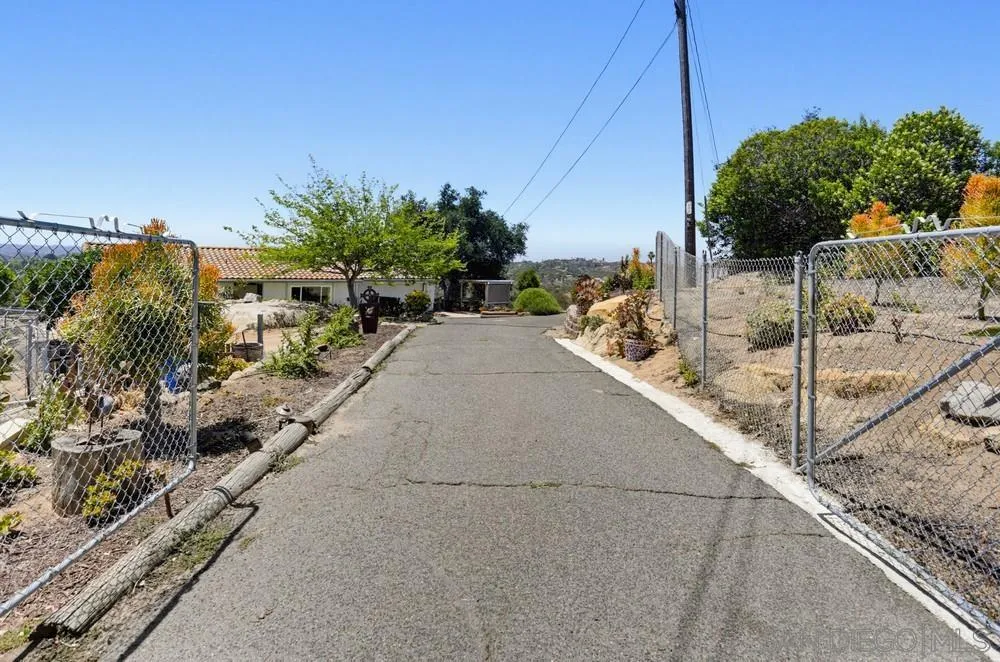 https://cdn.realtyfeed.com/cdn/127/260014211/4ed353ce37edda2d02593e12ad46b78a.webp