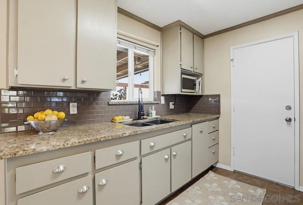 https://cdn.realtyfeed.com/cdn/127/260014211/510308662c4a38aa799aa3708e34cff3.webp