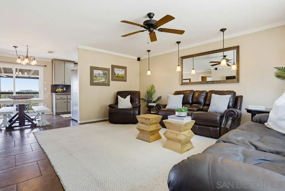 https://cdn.realtyfeed.com/cdn/127/260014211/81a864a38c42115cf2fc5754232a584a.webp