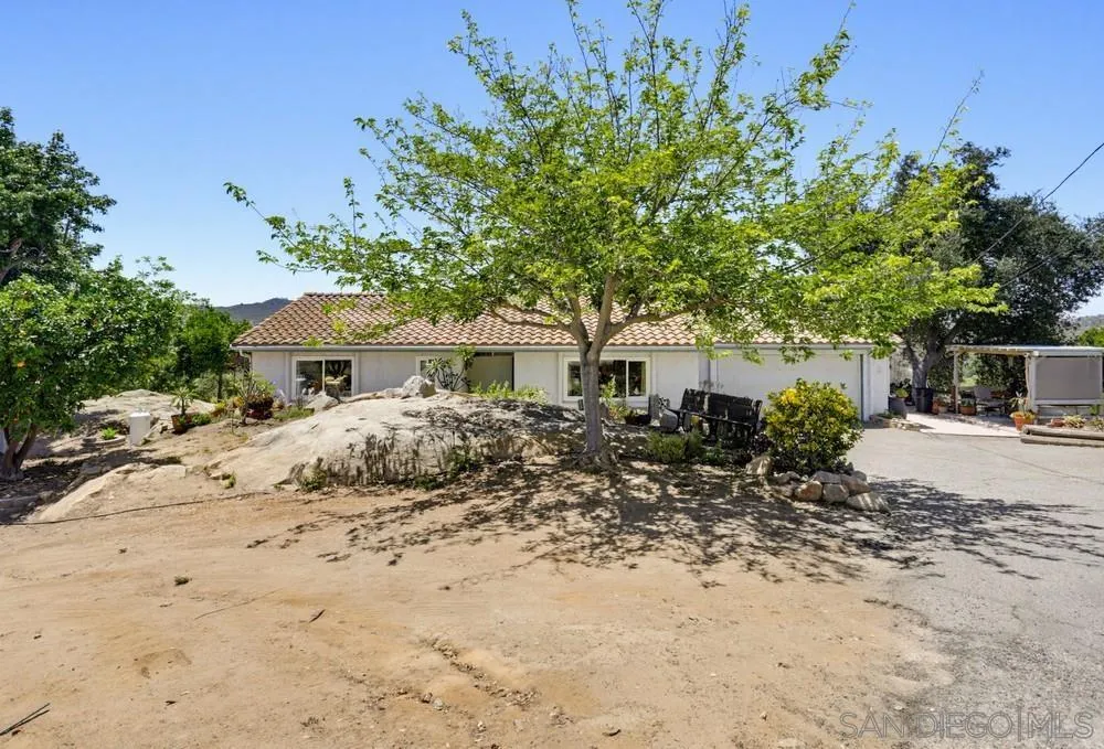 https://cdn.realtyfeed.com/cdn/127/260014211/8251bf5874ba3056d44cc3194b472b8c.webp