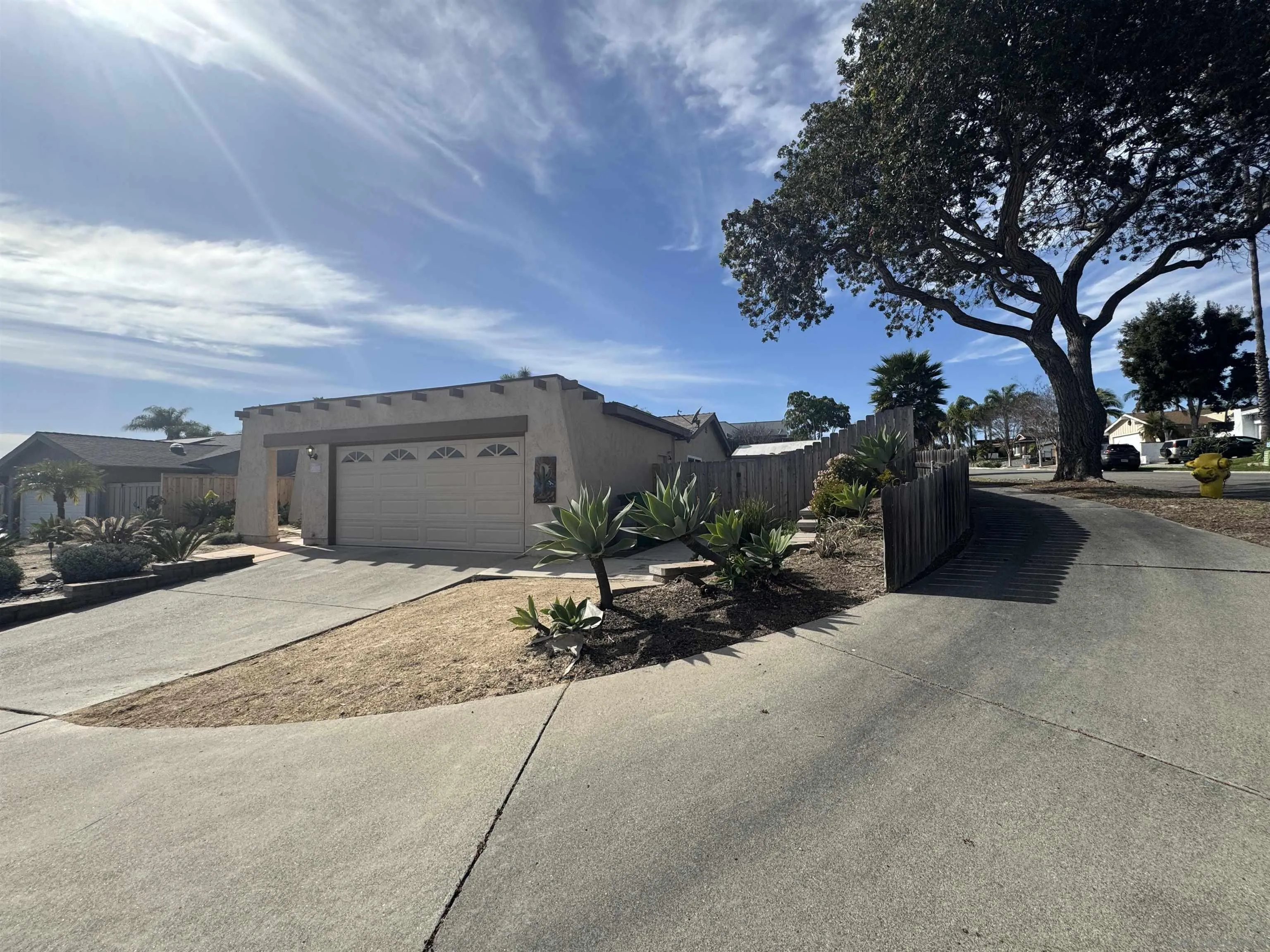 https://cdn.realtyfeed.com/cdn/127/260014214/3ec565ef8a0bf498feba1402abf8ccca.webp