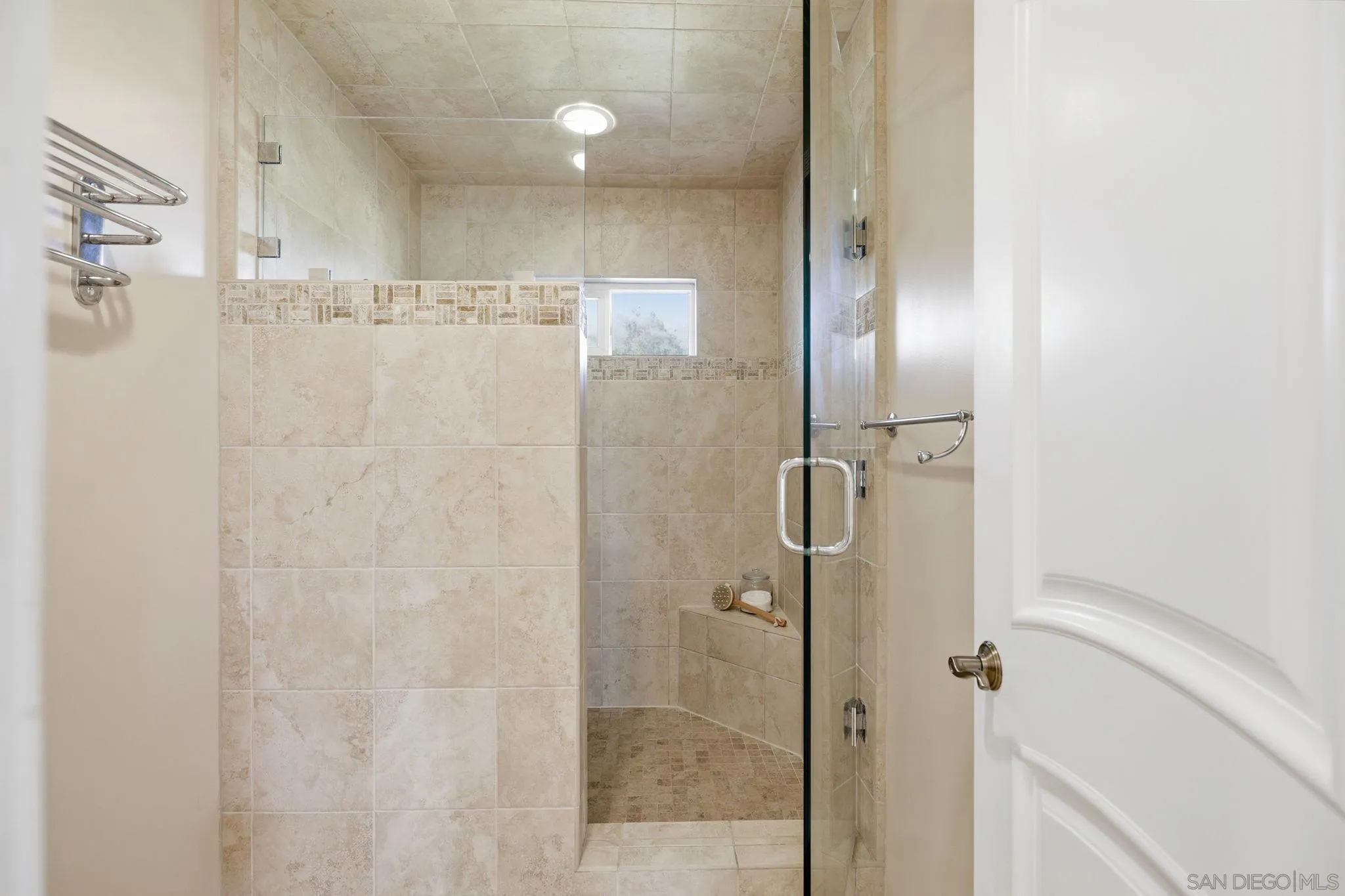 https://cdn.realtyfeed.com/cdn/127/260014215/3664cf7f32a1766063da9d9cd3c1e848.webp