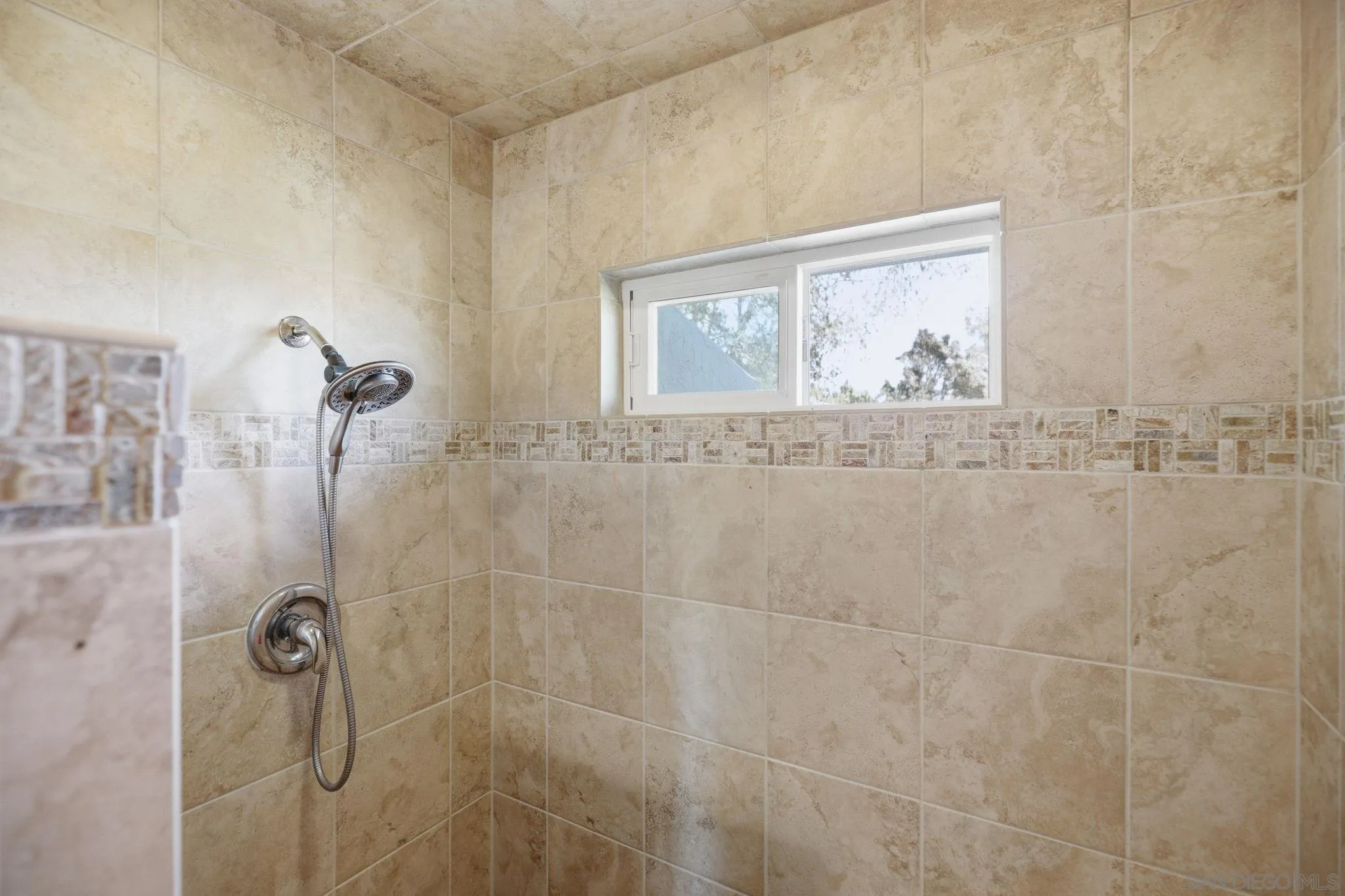 https://cdn.realtyfeed.com/cdn/127/260014215/36a536fc7246a721e3af0d03cf96049f.webp