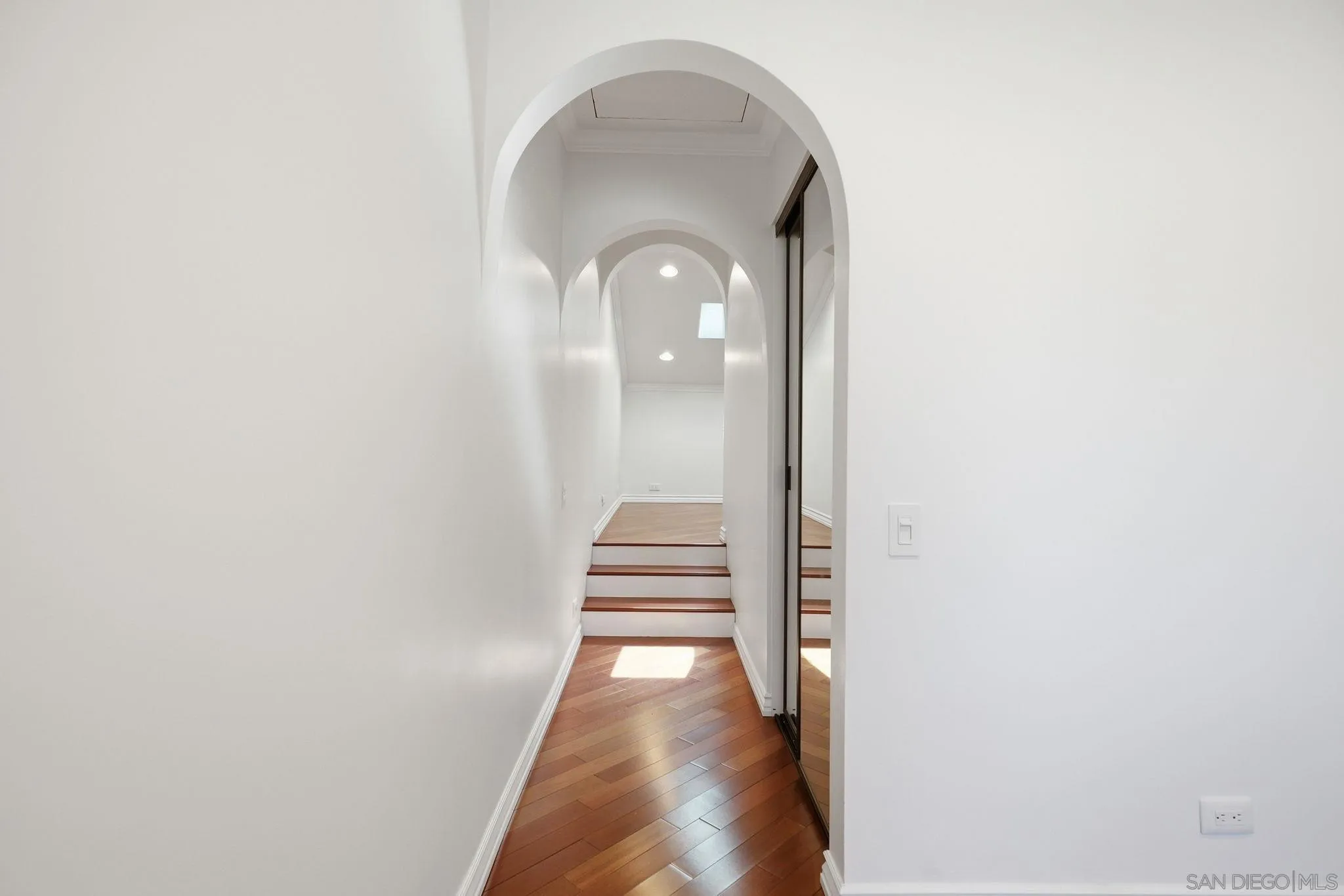 https://cdn.realtyfeed.com/cdn/127/260014215/9c2a92a1a2643bd4c9d469b0f47efd60.webp