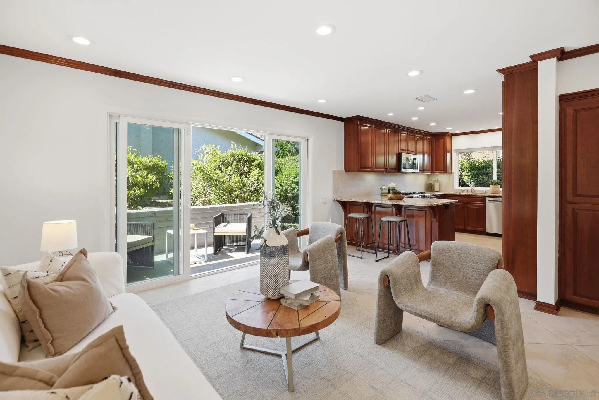 https://cdn.realtyfeed.com/cdn/127/260014215/ac1a18a1638f50f4d1c41fb2d85ff624.webp