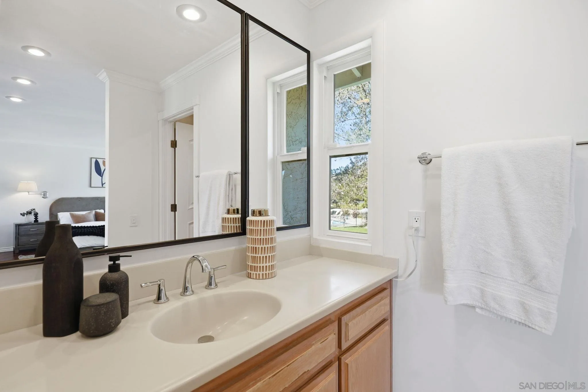 https://cdn.realtyfeed.com/cdn/127/260014215/c773339e59627f5024c1687dd2e9d491.webp