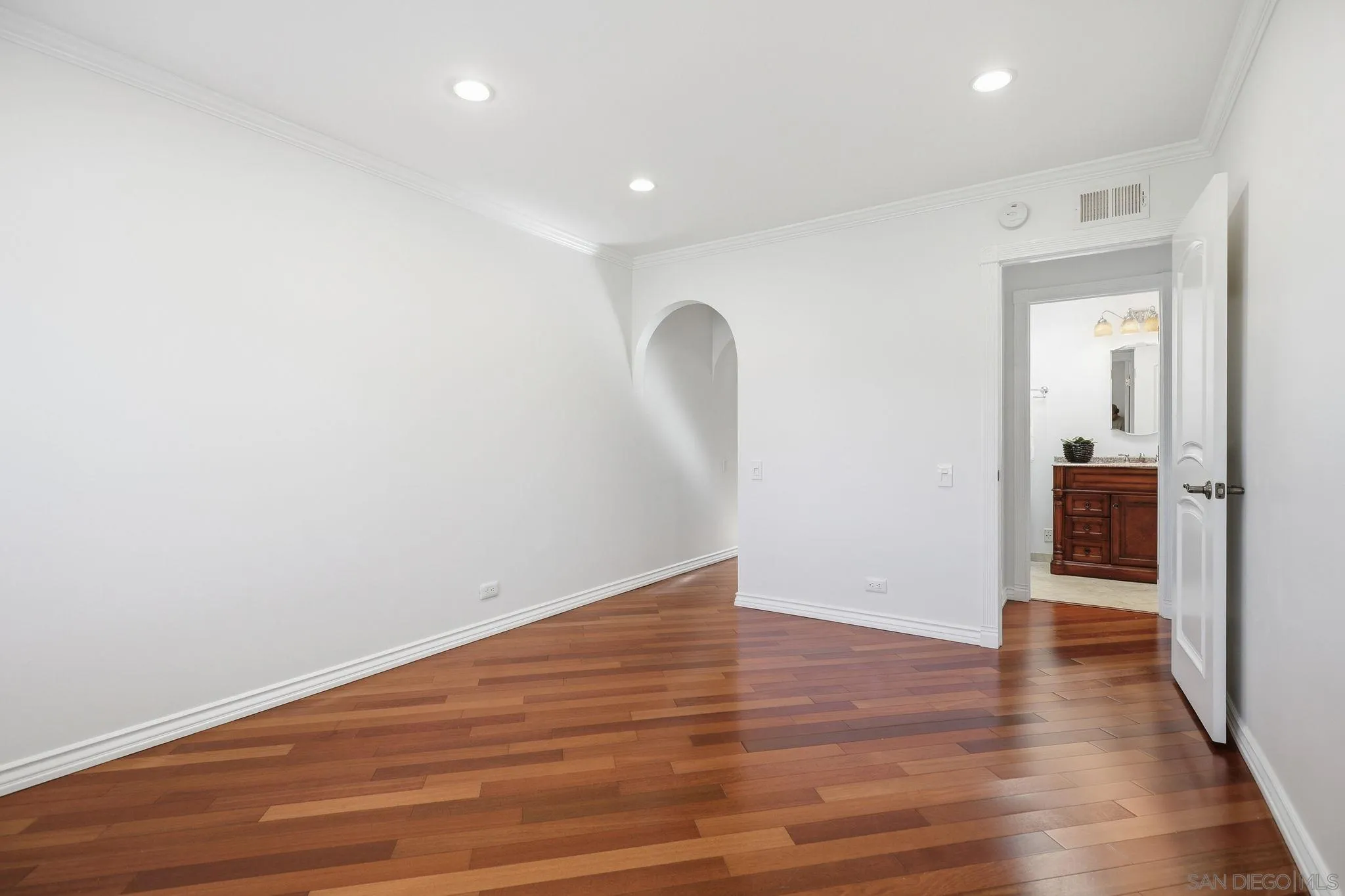 https://cdn.realtyfeed.com/cdn/127/260014215/d32db0896d8d0a7bef7dbe58cbf79528.webp
