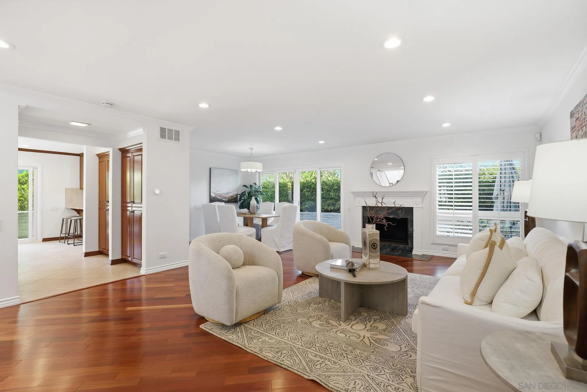 https://cdn.realtyfeed.com/cdn/127/260014215/d564a88bc29b7e6a1455d42d4a009901.webp