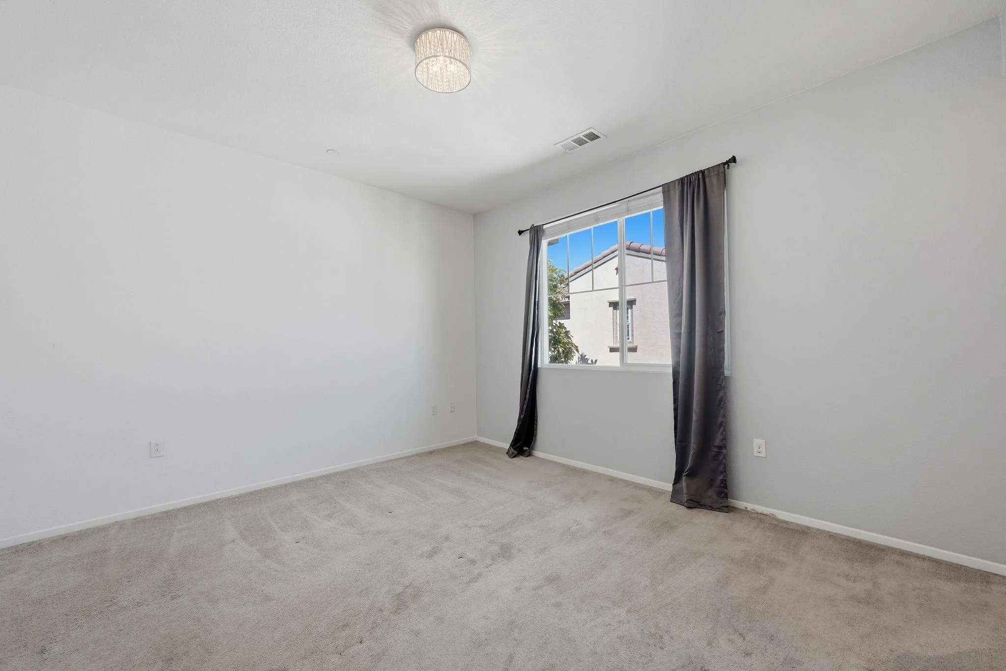 https://cdn.realtyfeed.com/cdn/127/260014216/0676bfb842a5c9907a12eb3a48a9e669.webp