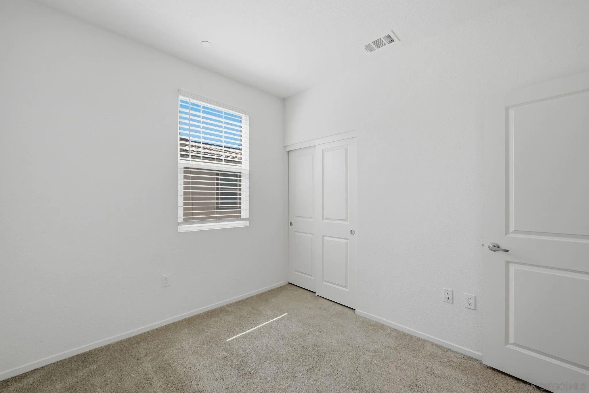 https://cdn.realtyfeed.com/cdn/127/260014216/0743defc410afb7e164b0ec3f46a6ea4.webp