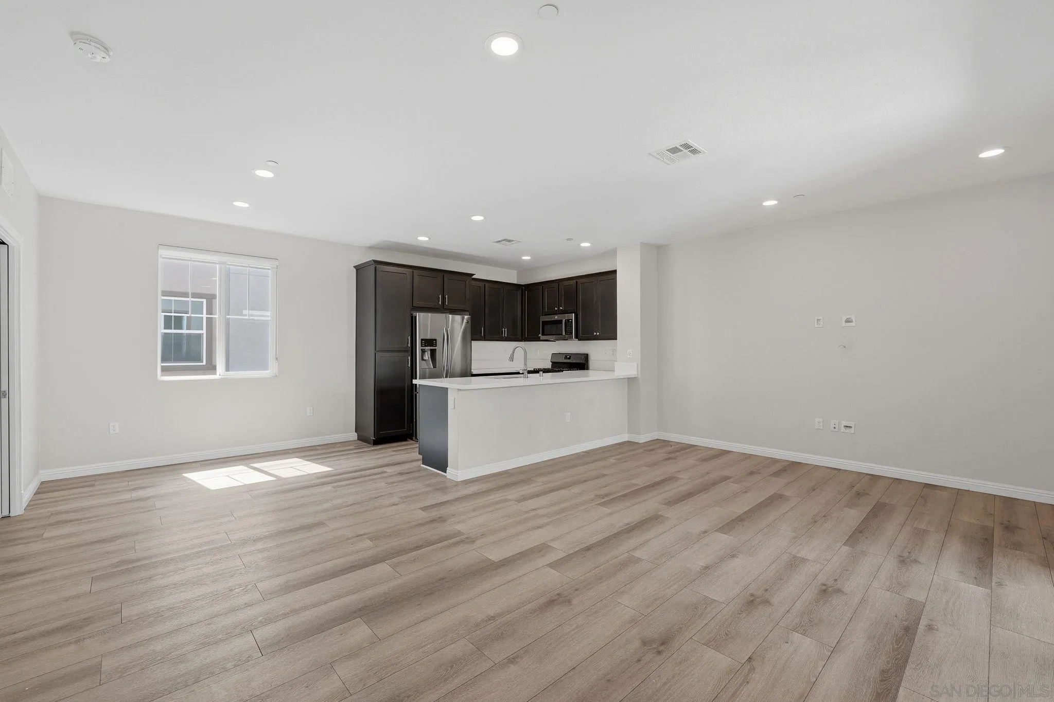 https://cdn.realtyfeed.com/cdn/127/260014216/2543dda47e5b44c41a16b0cab11d8d9c.webp