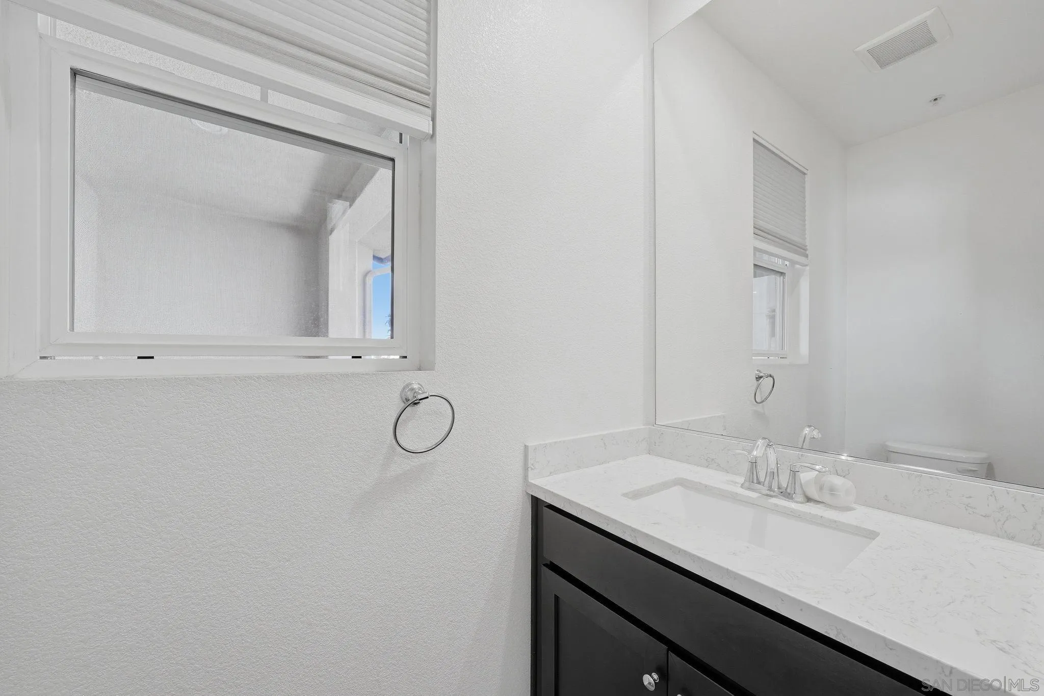 https://cdn.realtyfeed.com/cdn/127/260014216/2d3bf9cd3d783323b388570a4c3e7897.webp