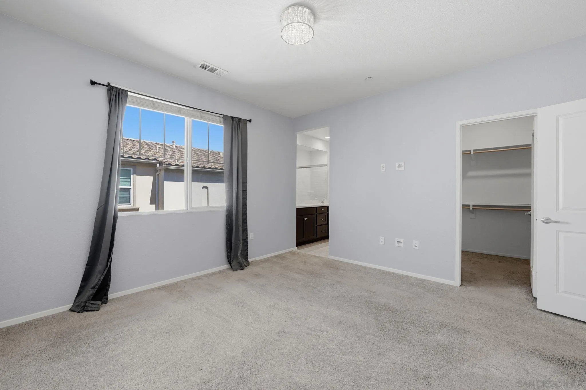 https://cdn.realtyfeed.com/cdn/127/260014216/5de2e79739d123915a6e02215f7555bd.webp