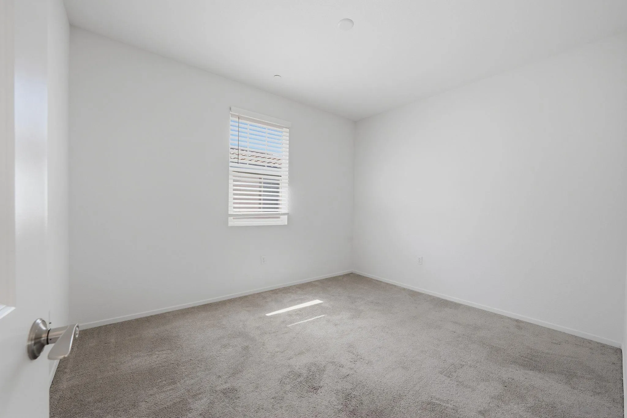https://cdn.realtyfeed.com/cdn/127/260014216/740a59c4b97b4068e9acd58fae9782f0.webp
