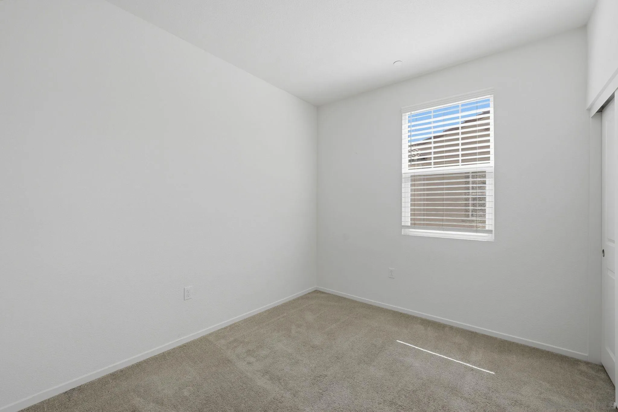 https://cdn.realtyfeed.com/cdn/127/260014216/770c4eb41e88e518f544ec5962c4d3d6.webp