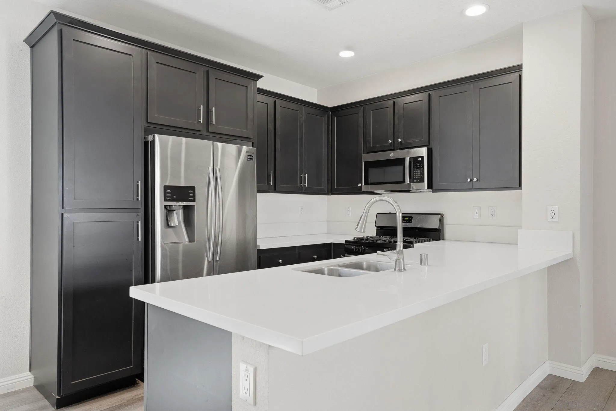 https://cdn.realtyfeed.com/cdn/127/260014216/83bcedffb25f51f4bbbec40c2942d6a2.webp