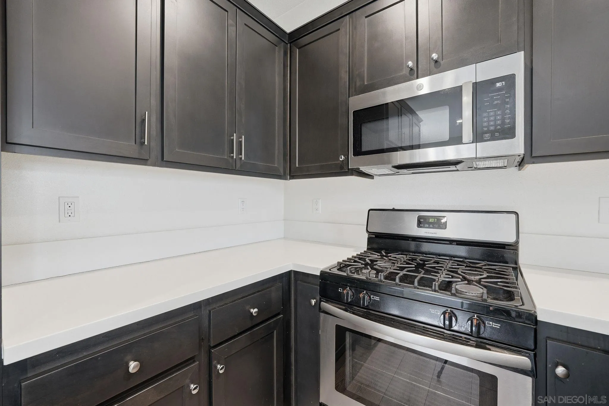 https://cdn.realtyfeed.com/cdn/127/260014216/9e502ee0c5f4b20065335d813033167d.webp