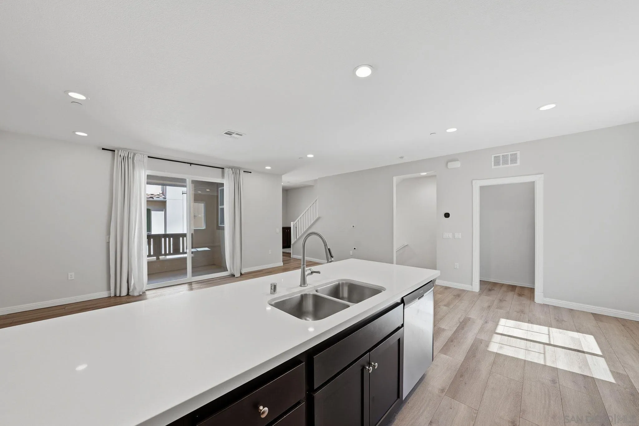 https://cdn.realtyfeed.com/cdn/127/260014216/fdcff636dbfc3e9c1c46a65914e1d76c.webp