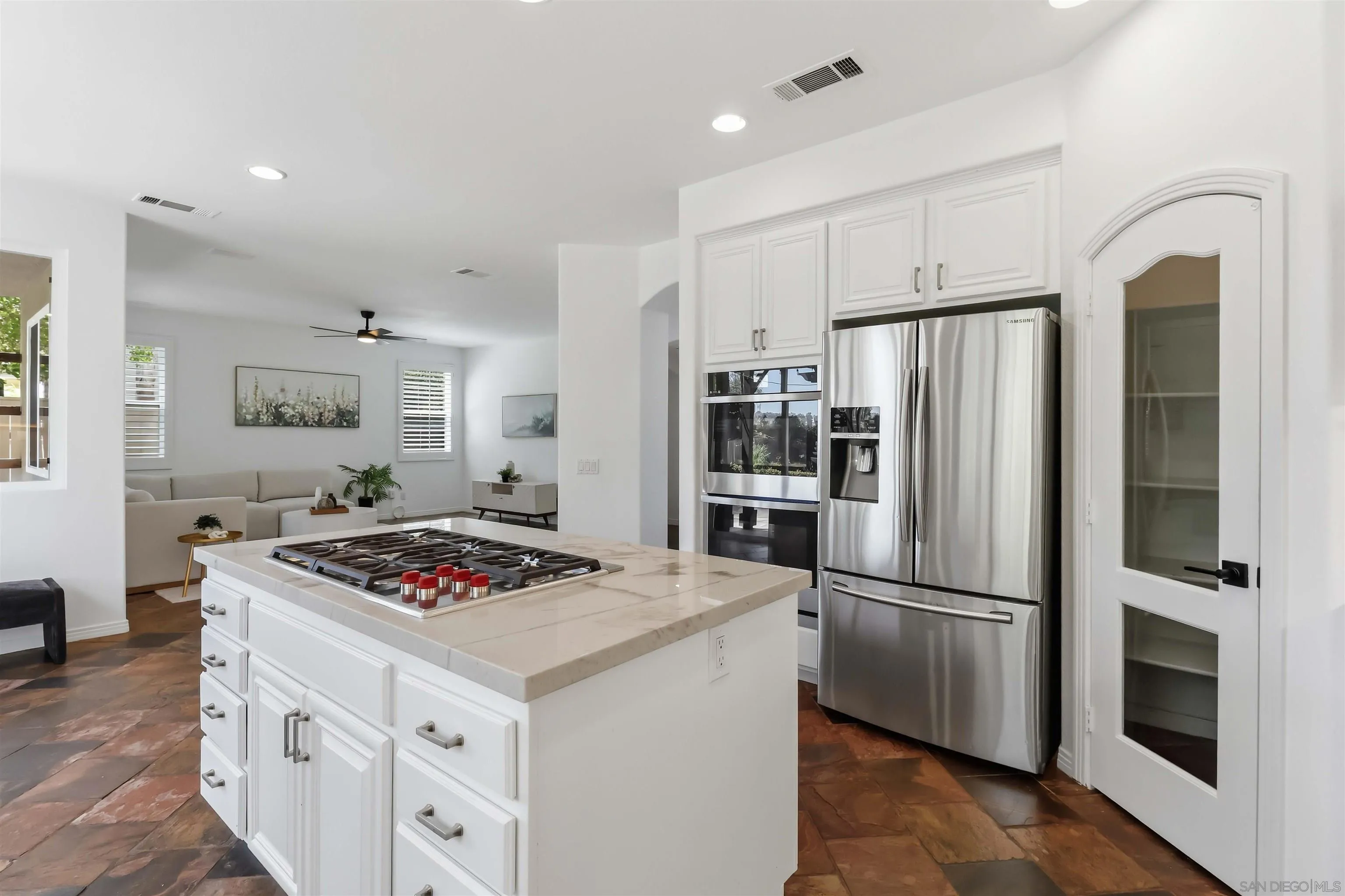 https://cdn.realtyfeed.com/cdn/127/260014220/1e507d9d427afb02a45025860f8d3b15.webp