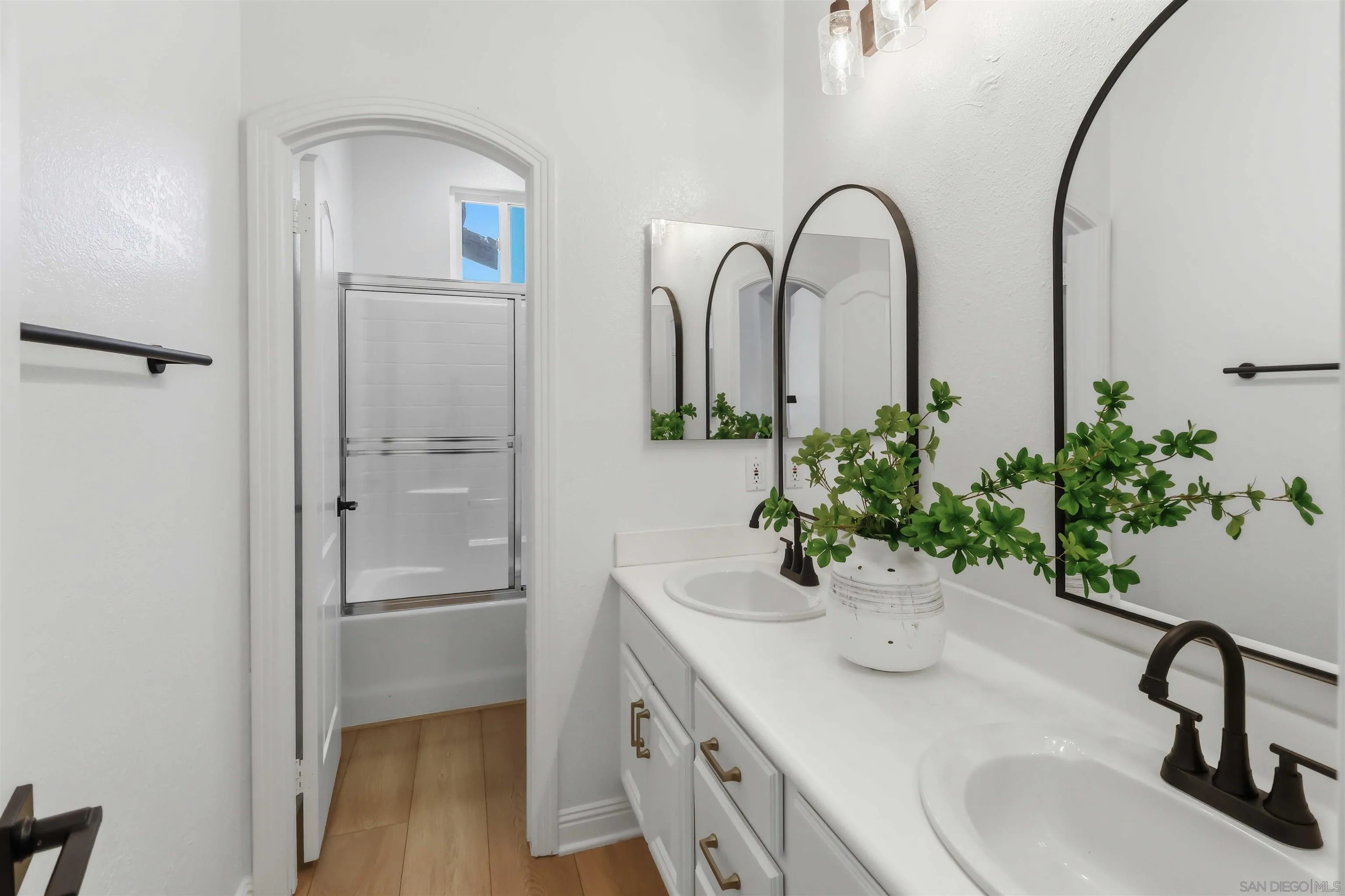 https://cdn.realtyfeed.com/cdn/127/260014220/353907b79c16e5a7916f7ef7343dbdf5.webp