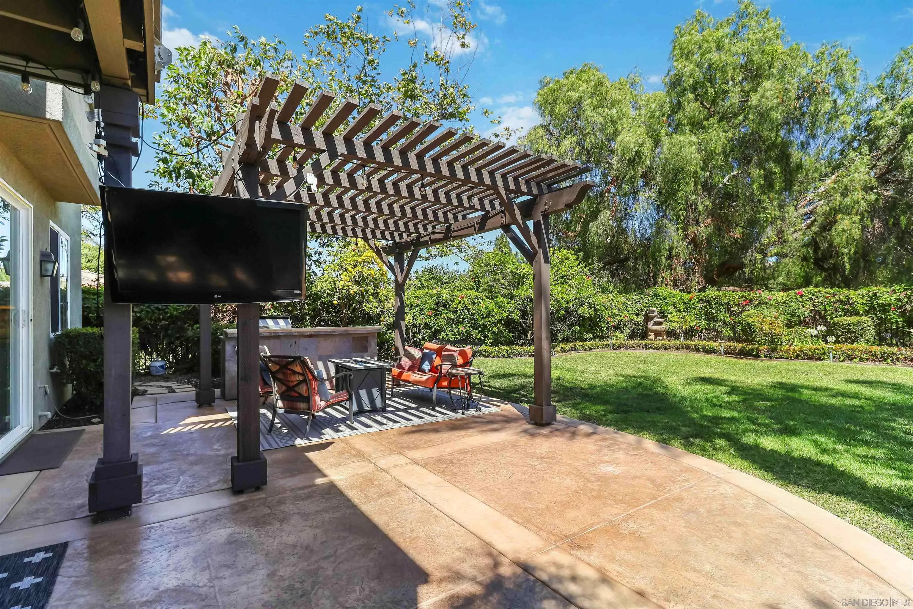 https://cdn.realtyfeed.com/cdn/127/260014220/8018478cd751477f0b3244f63f27e2b6.webp