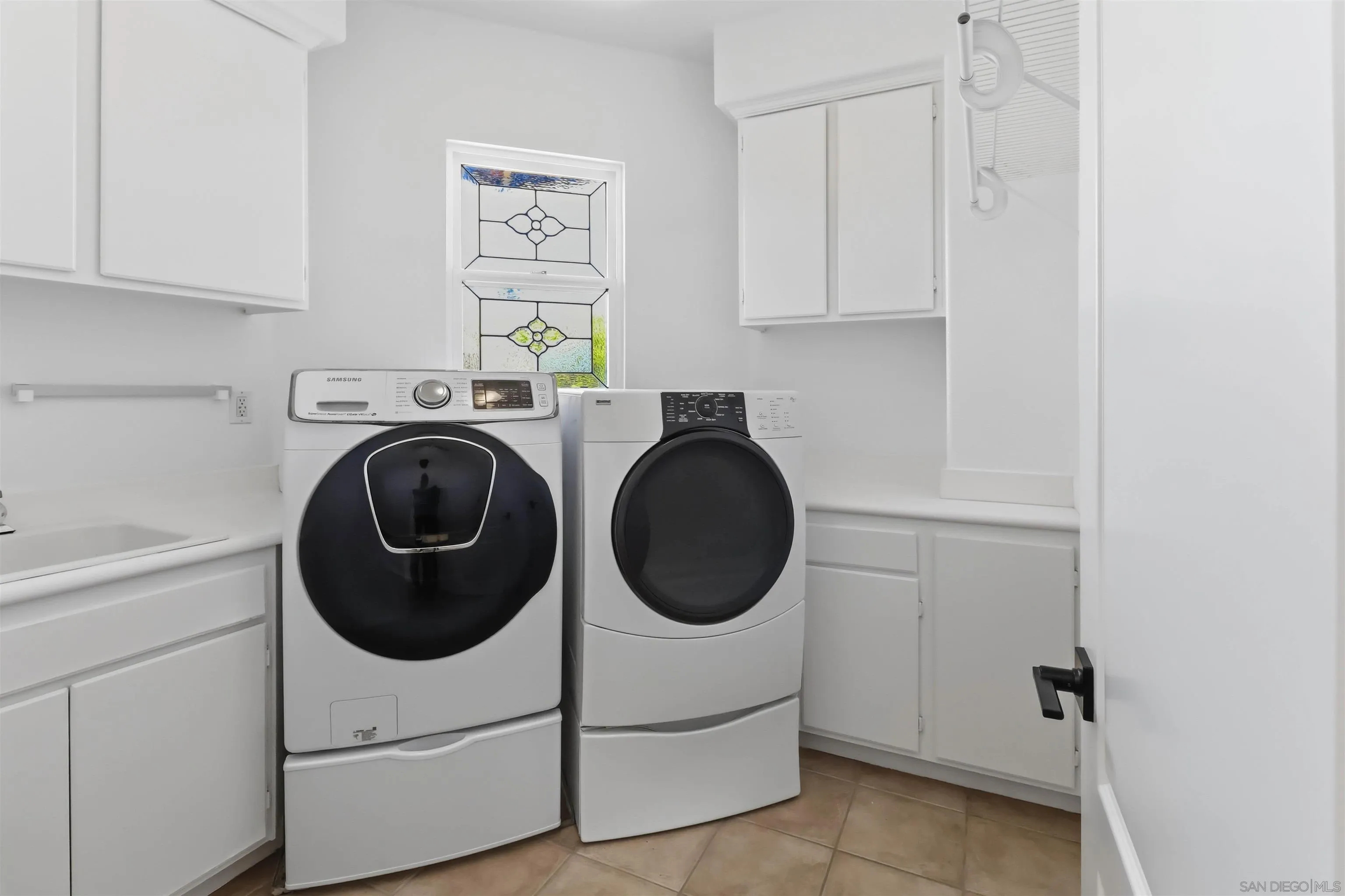 https://cdn.realtyfeed.com/cdn/127/260014220/ae672cb8e19d4c2242d4037884f2ec03.webp