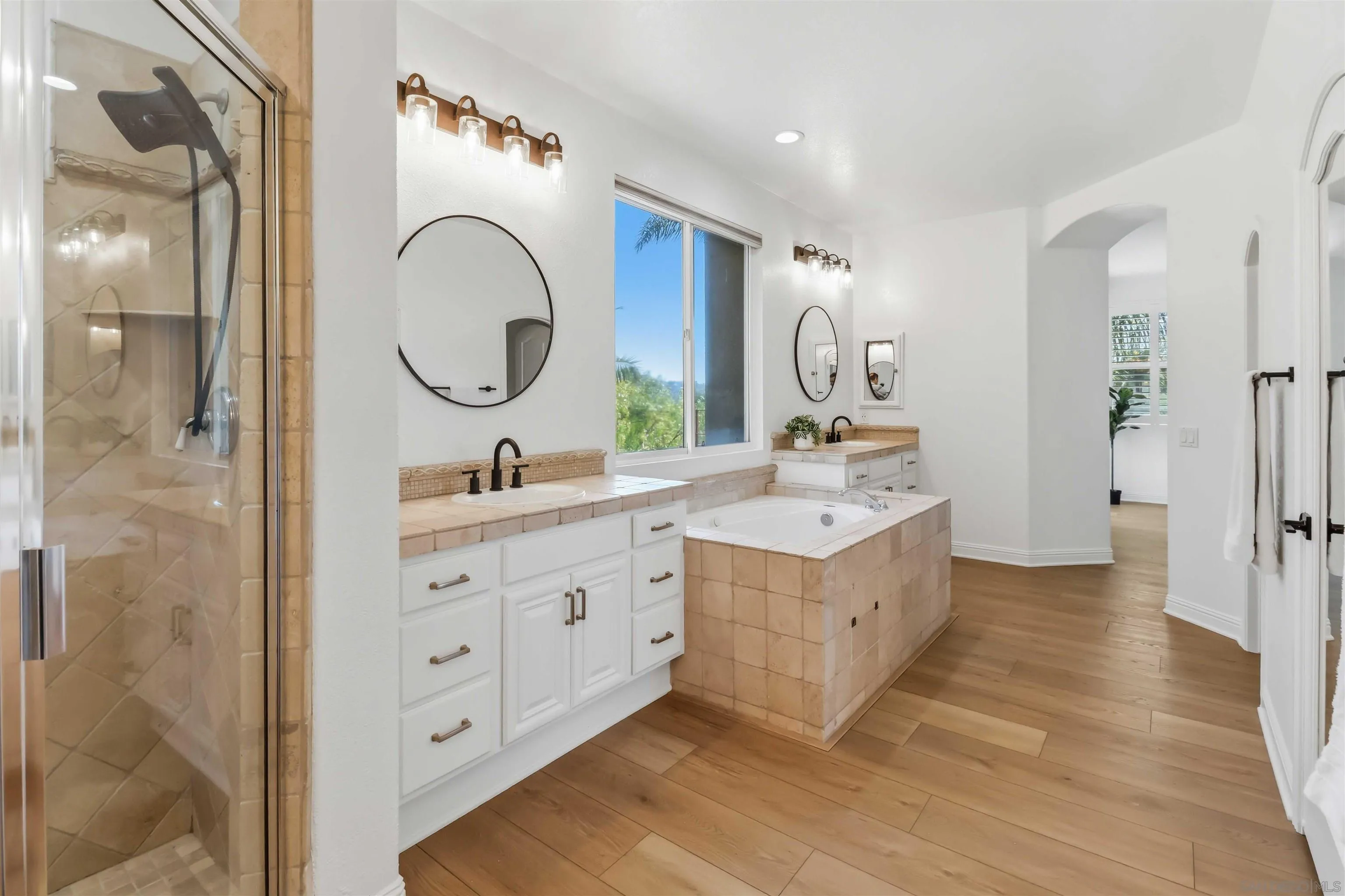 https://cdn.realtyfeed.com/cdn/127/260014220/f8287418345da4f44fddb3dc06946d0a.webp