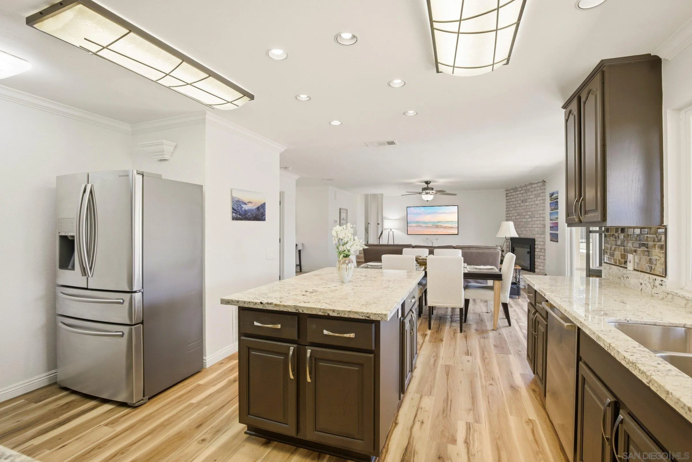 https://cdn.realtyfeed.com/cdn/127/260014221/3cd68fdf3c05a6541cd470cfd36a0a5f.webp