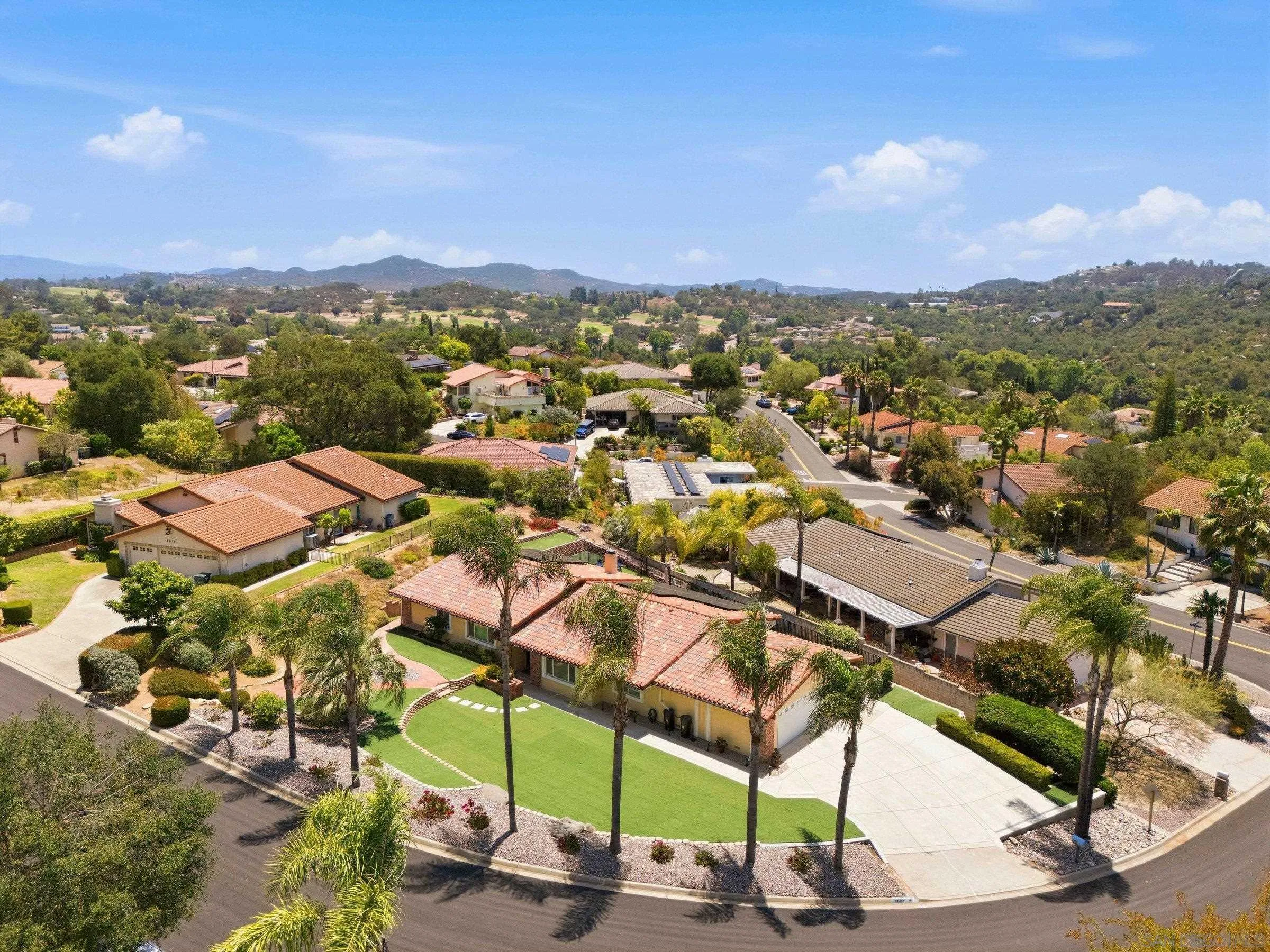 https://cdn.realtyfeed.com/cdn/127/260014221/3f8e015345cb462a5b6e81bfd7712fb5.webp