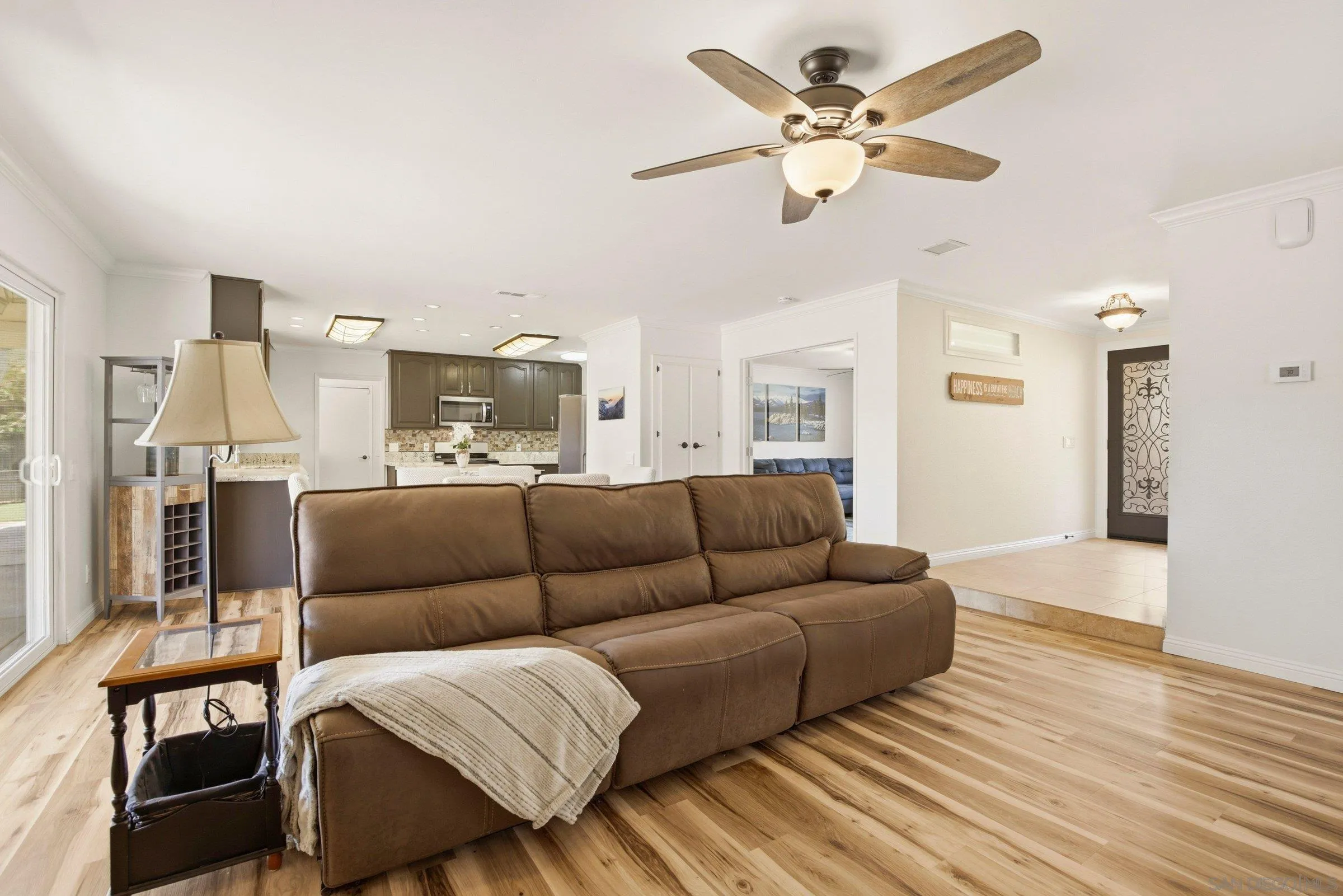 https://cdn.realtyfeed.com/cdn/127/260014221/6e1e4b751b85378272de036a9018d5dc.webp
