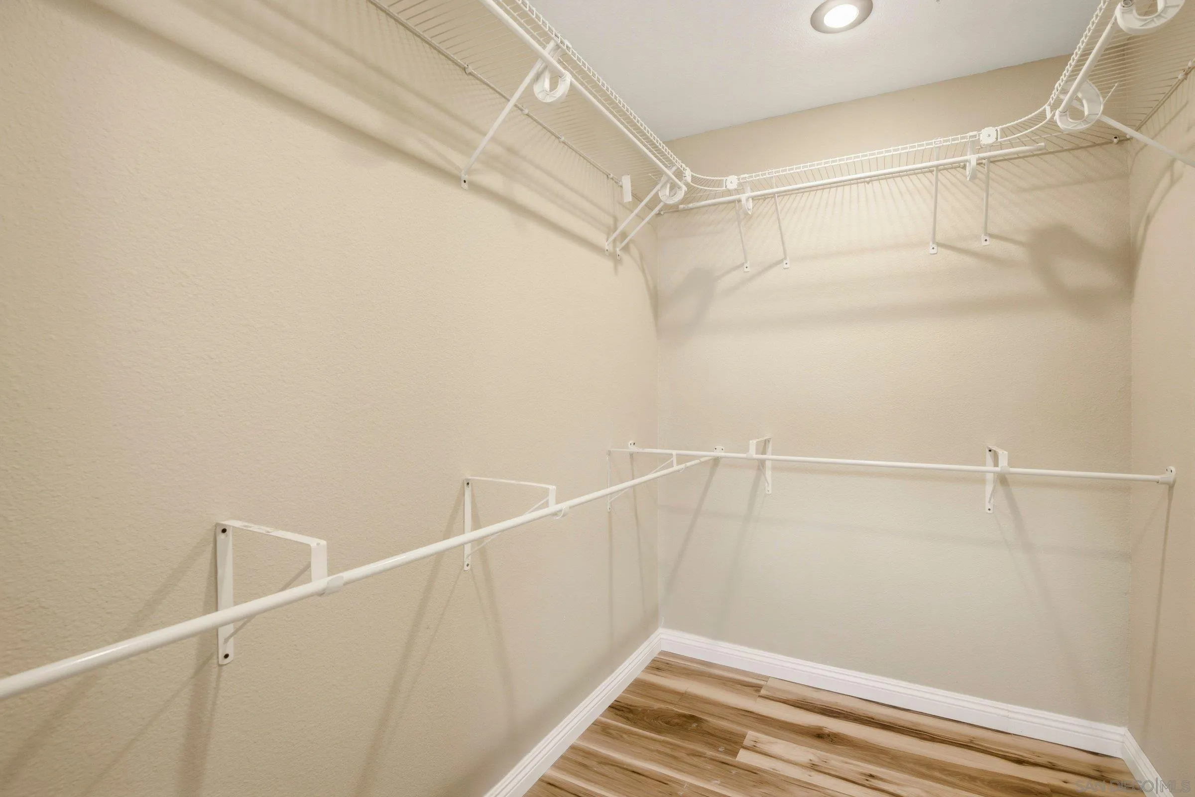 https://cdn.realtyfeed.com/cdn/127/260014221/970ba4a6c40f721f099f2164efc53df3.webp