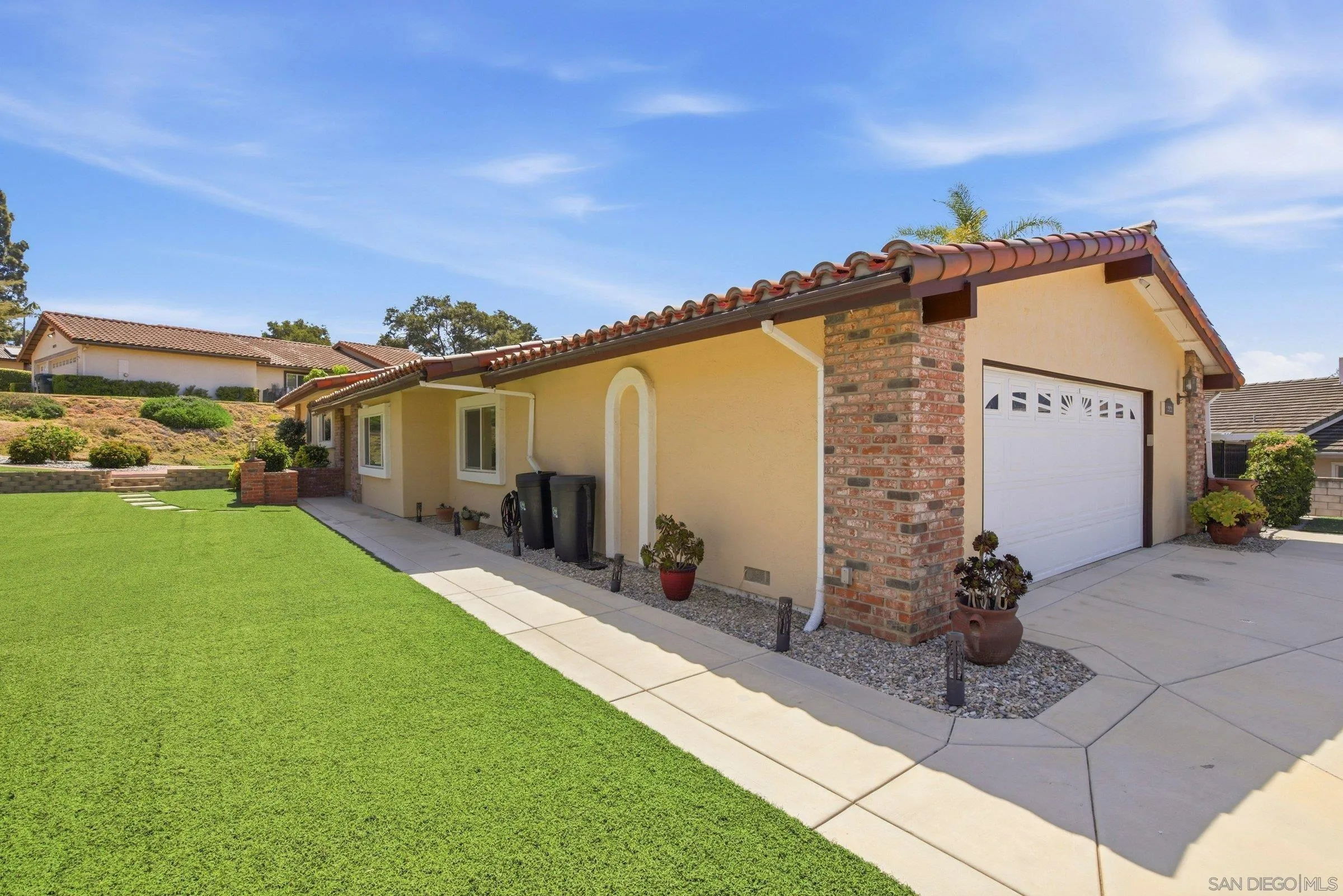 https://cdn.realtyfeed.com/cdn/127/260014221/a89b101fdf17bb5c0c0f45635b17193a.webp