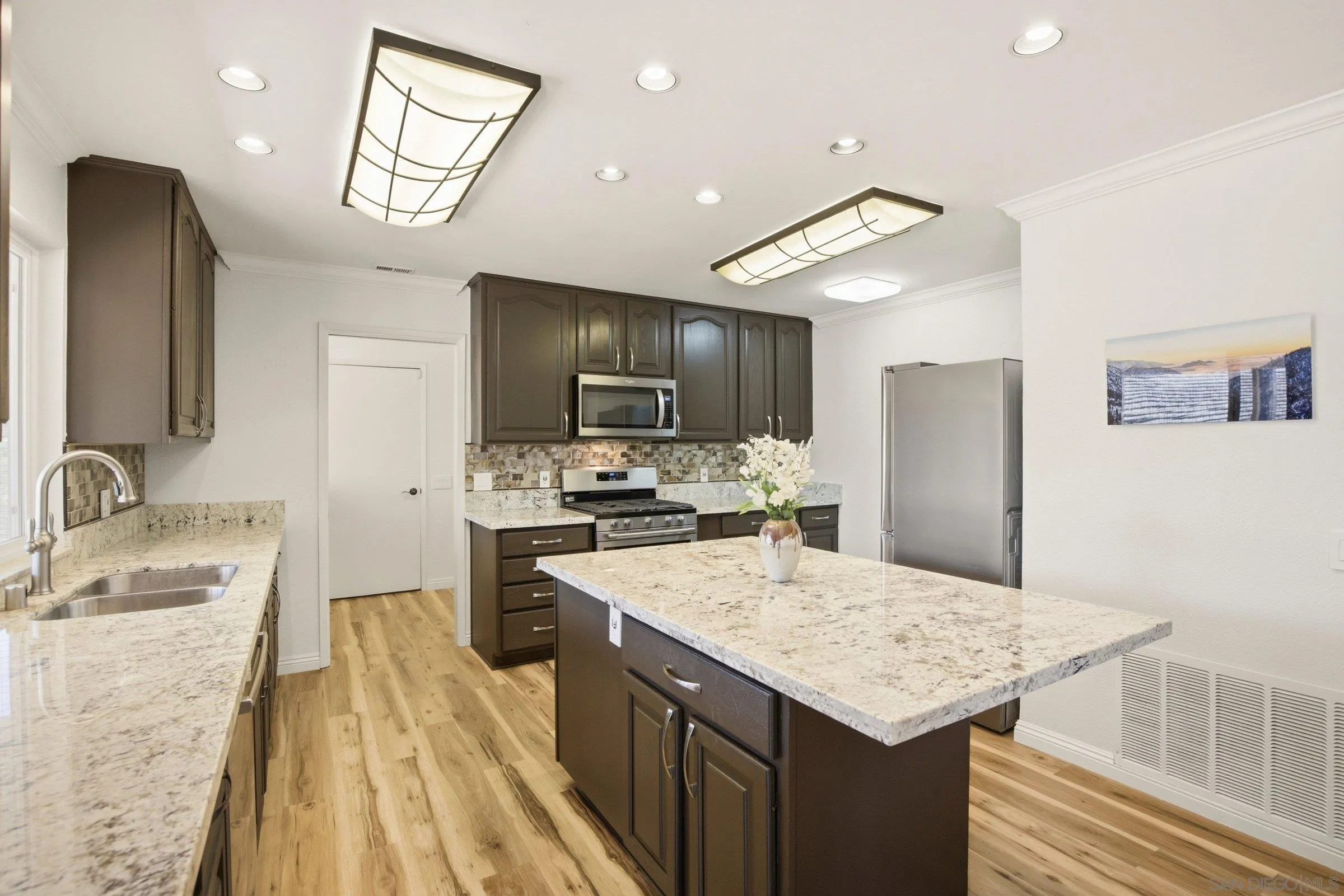 https://cdn.realtyfeed.com/cdn/127/260014221/c20dd00d657d982169a47d1a125839fa.webp