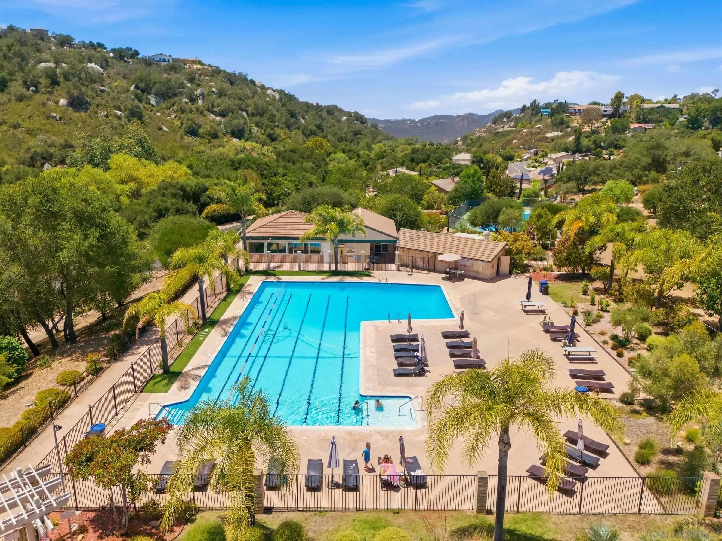 https://cdn.realtyfeed.com/cdn/127/260014221/e969541ea9638a04c3b33e43e0fc252f.webp