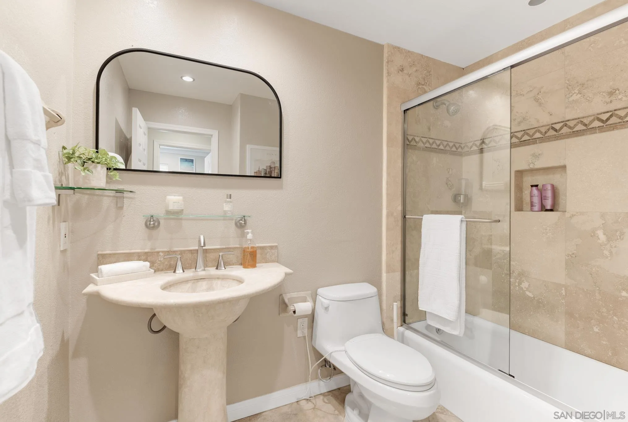 https://cdn.realtyfeed.com/cdn/127/260014226/8eafd0c118017a259208cf9d473163fe.webp