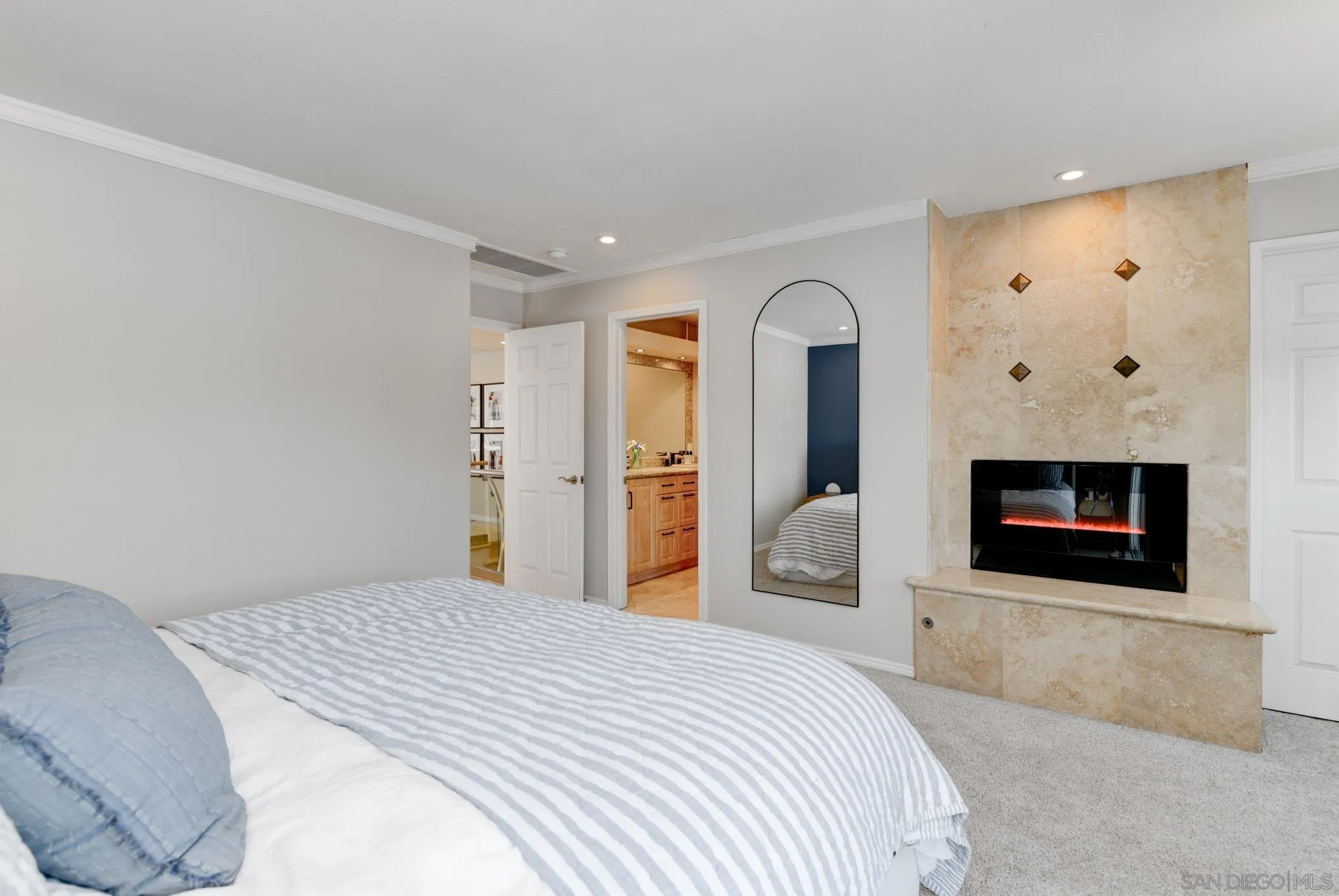 https://cdn.realtyfeed.com/cdn/127/260014226/fe80d933d6938df4ba0518774813e2a3.webp