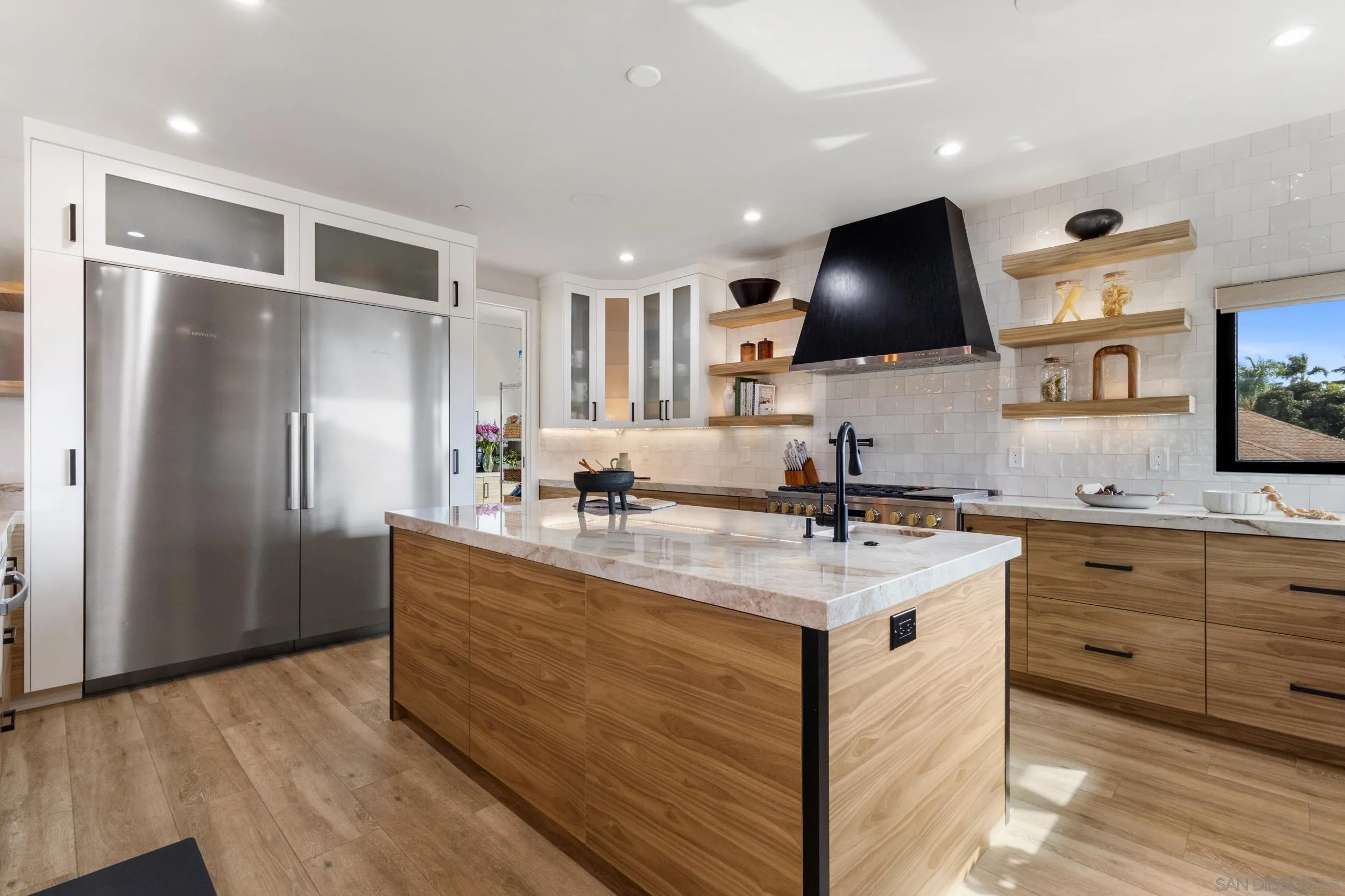 https://cdn.realtyfeed.com/cdn/127/260014227/1195460d42393ed2c0c212da976a1086.webp