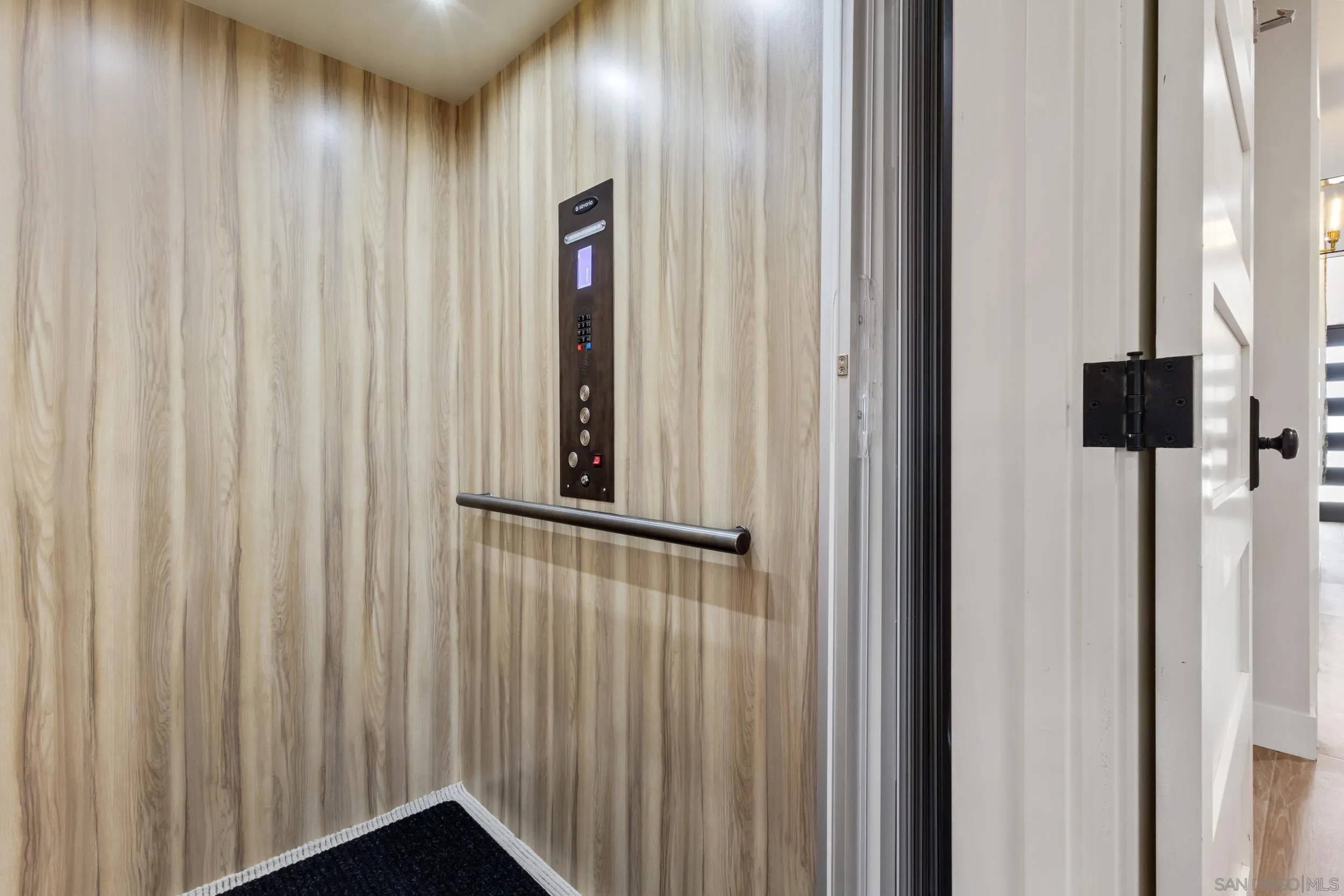 https://cdn.realtyfeed.com/cdn/127/260014227/1799a351a1bfb453f46ba10c0c89a1e8.webp