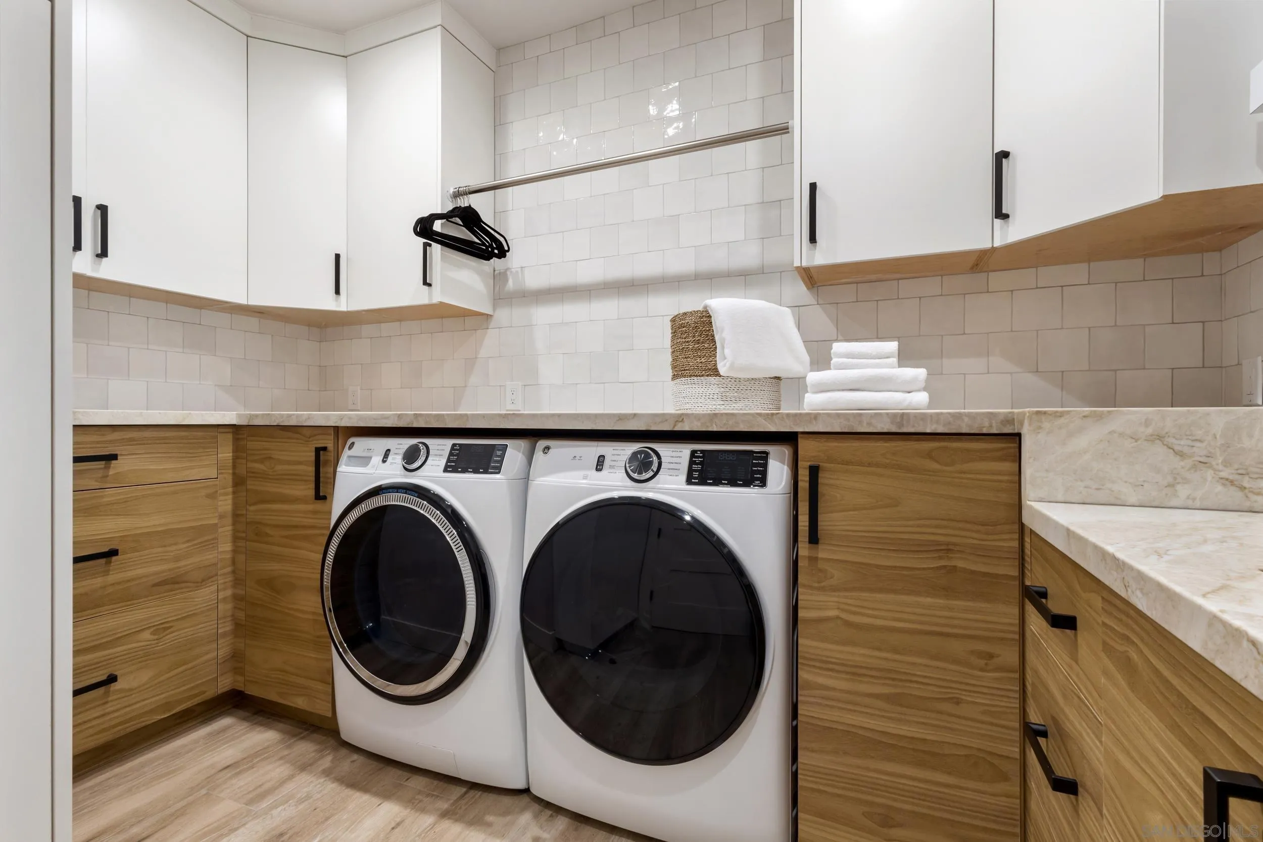 https://cdn.realtyfeed.com/cdn/127/260014227/1ca8d1115c8de420b5228c89b29957b8.webp